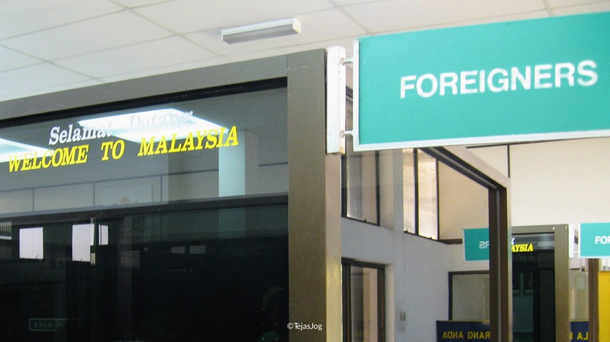 Immigration and customs formalities at Pedang Besar railway station