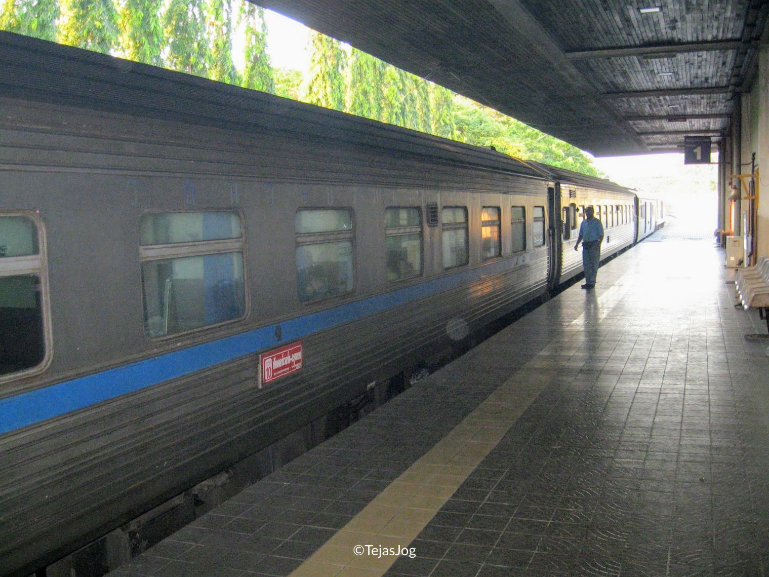 International Express IE 36 at Pedang Besar railway station