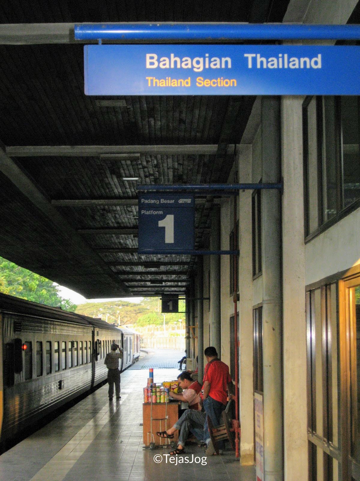 Immigration and customs formalities at Pedang Besar railway station
