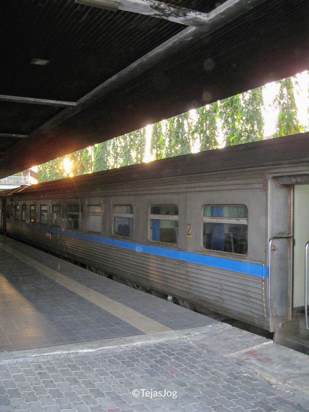 International Express IE 36 at Pedang Besar railway station