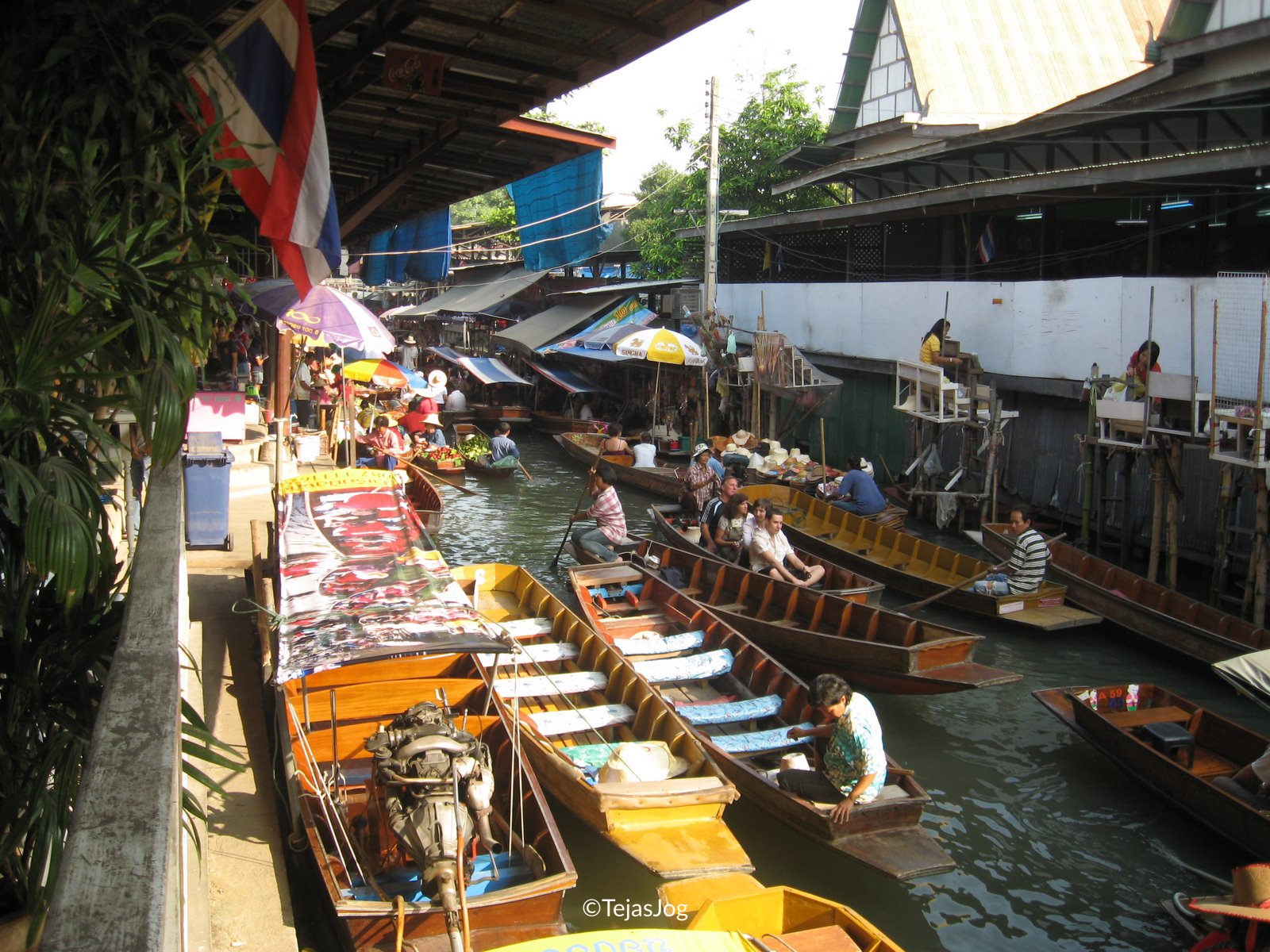 Damnoen Saduak Floating Market
