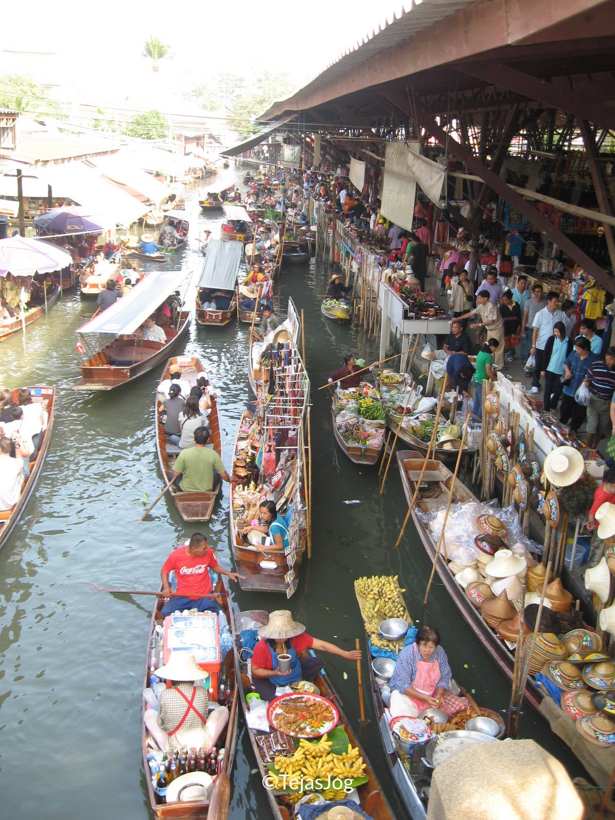 Damnoen Saduak Floating Market