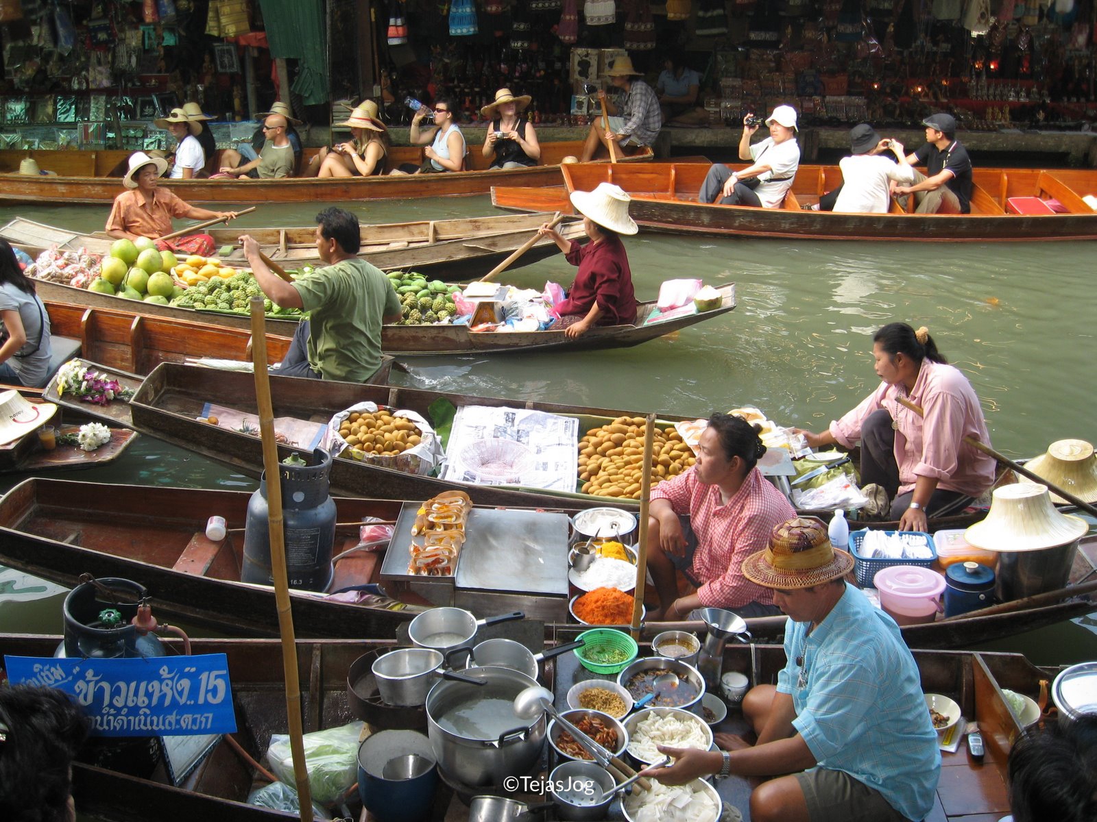 Damnoen Saduak Floating Market