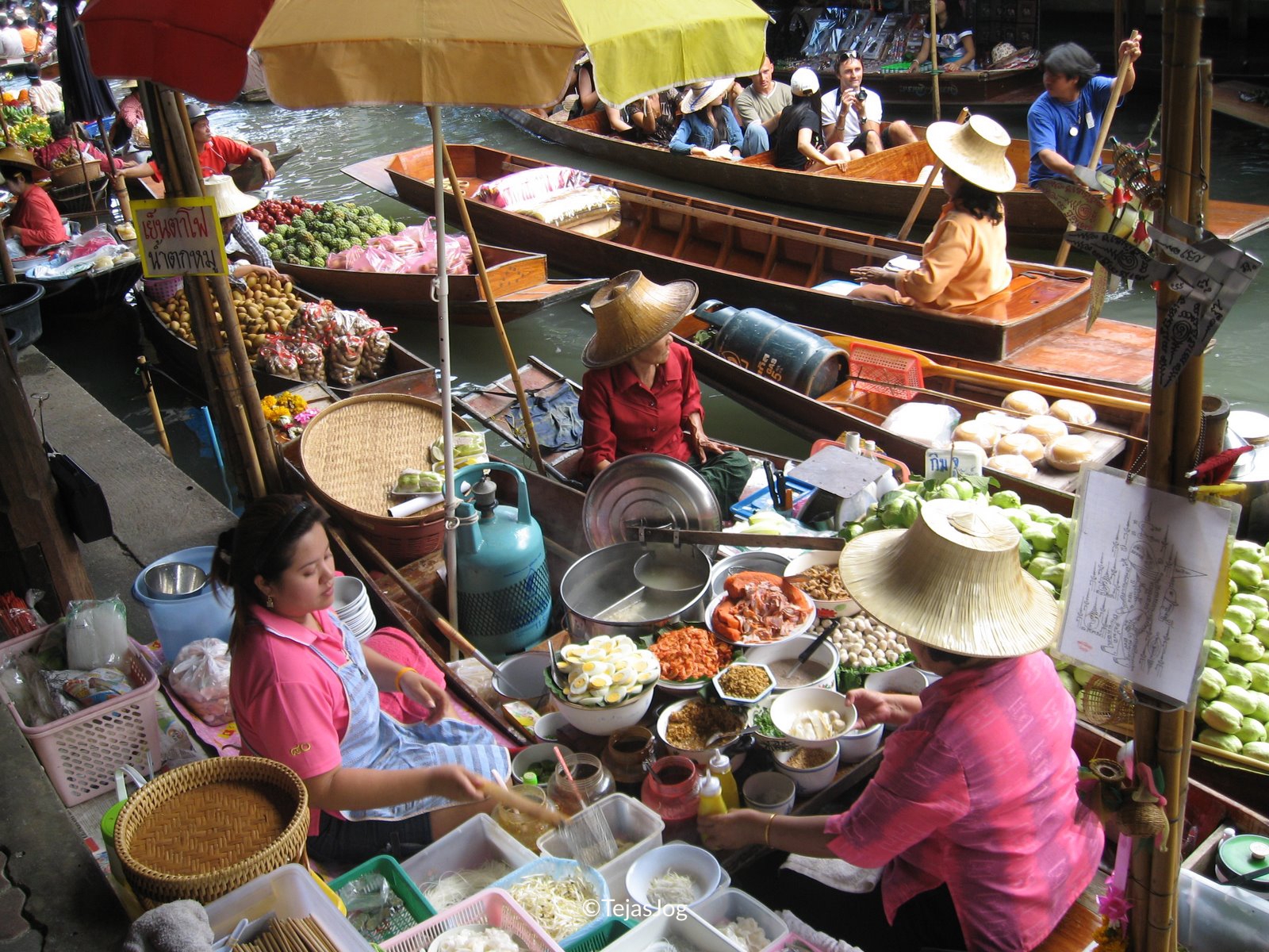 Damnoen Saduak Floating Market