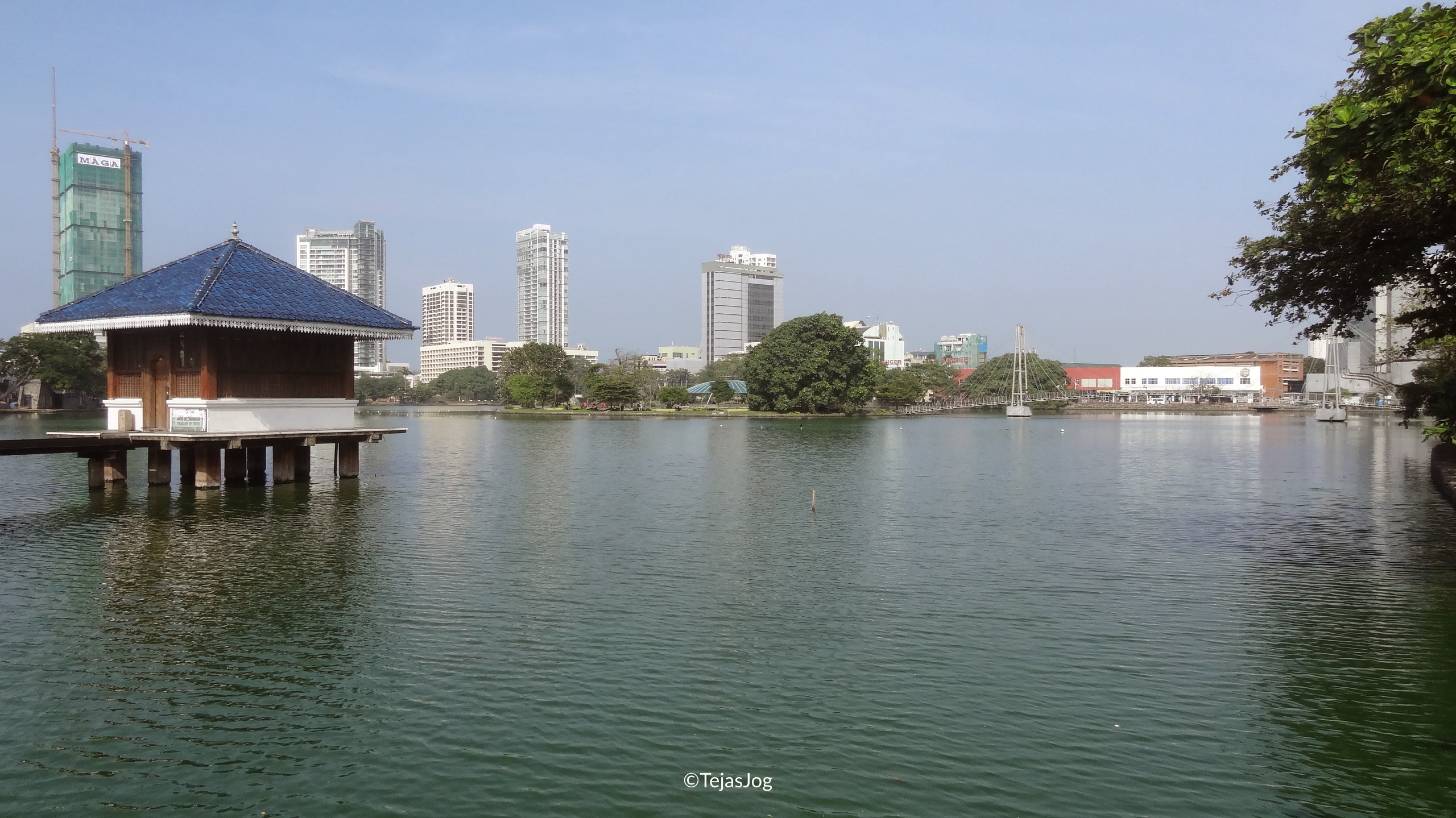 Seema Malaka on Beira Lake