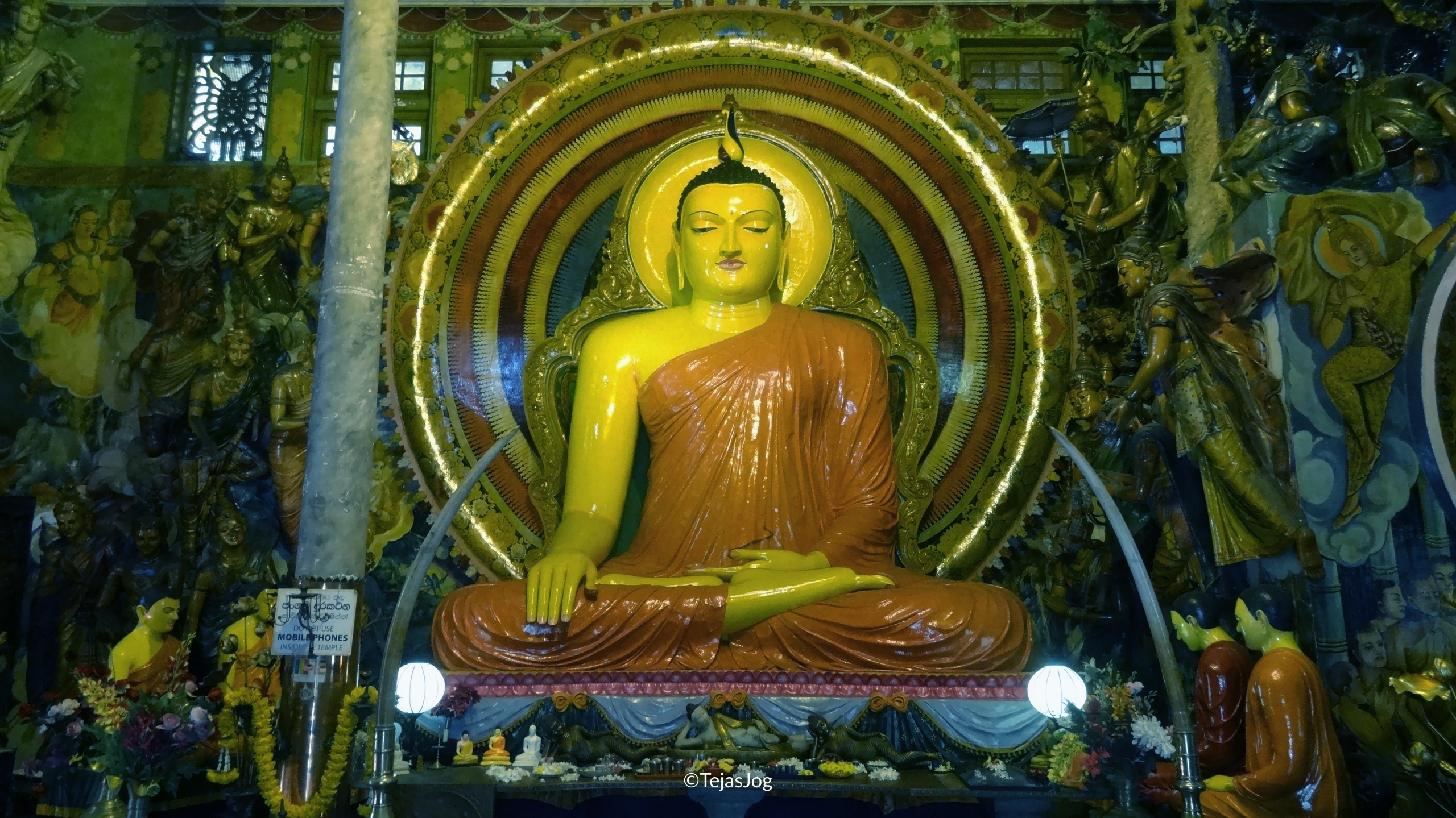 Intricate golden Buddha inside Gangaramaya