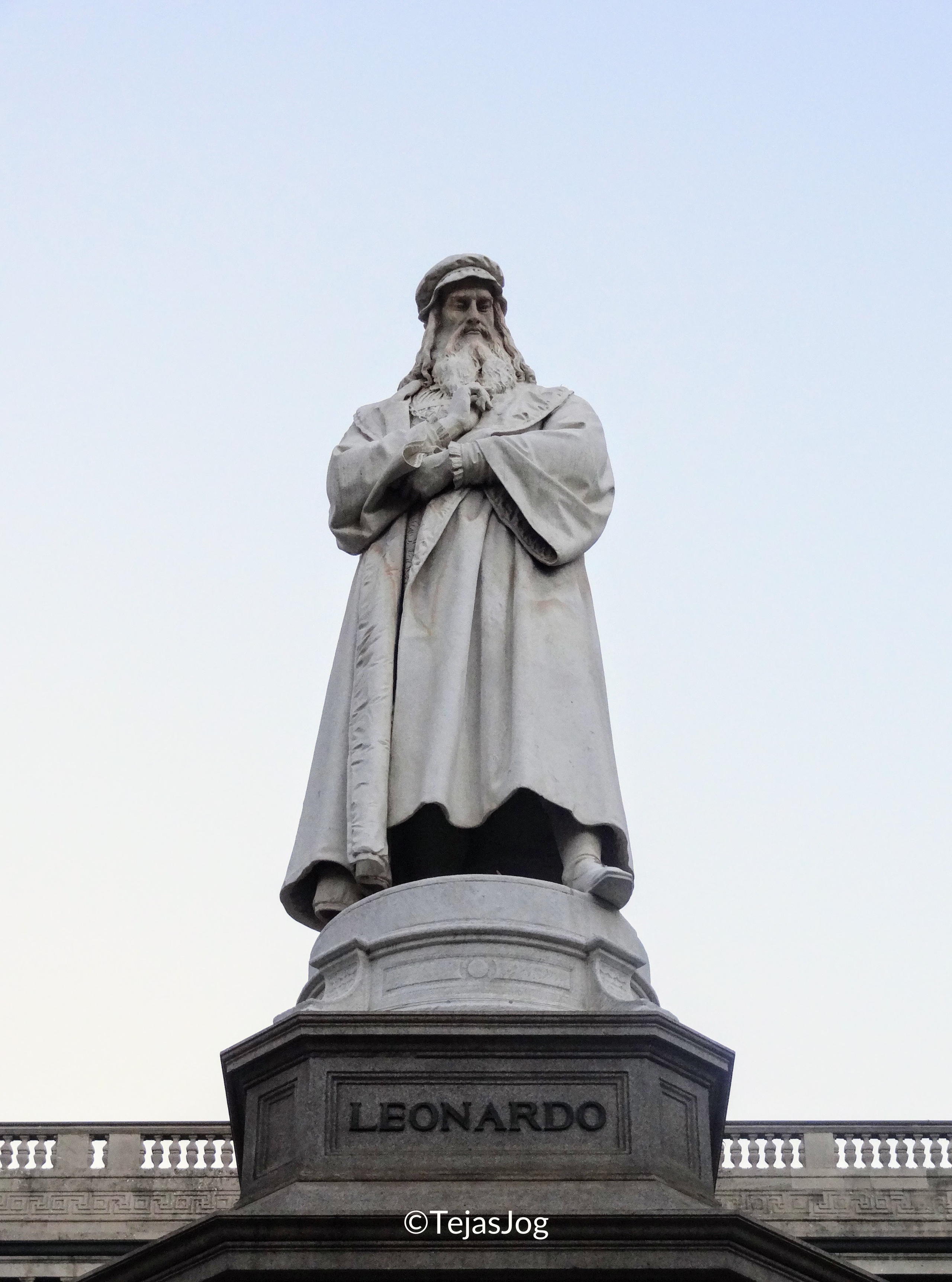 Monument of Leonardo da Vinci by Pietro Magni