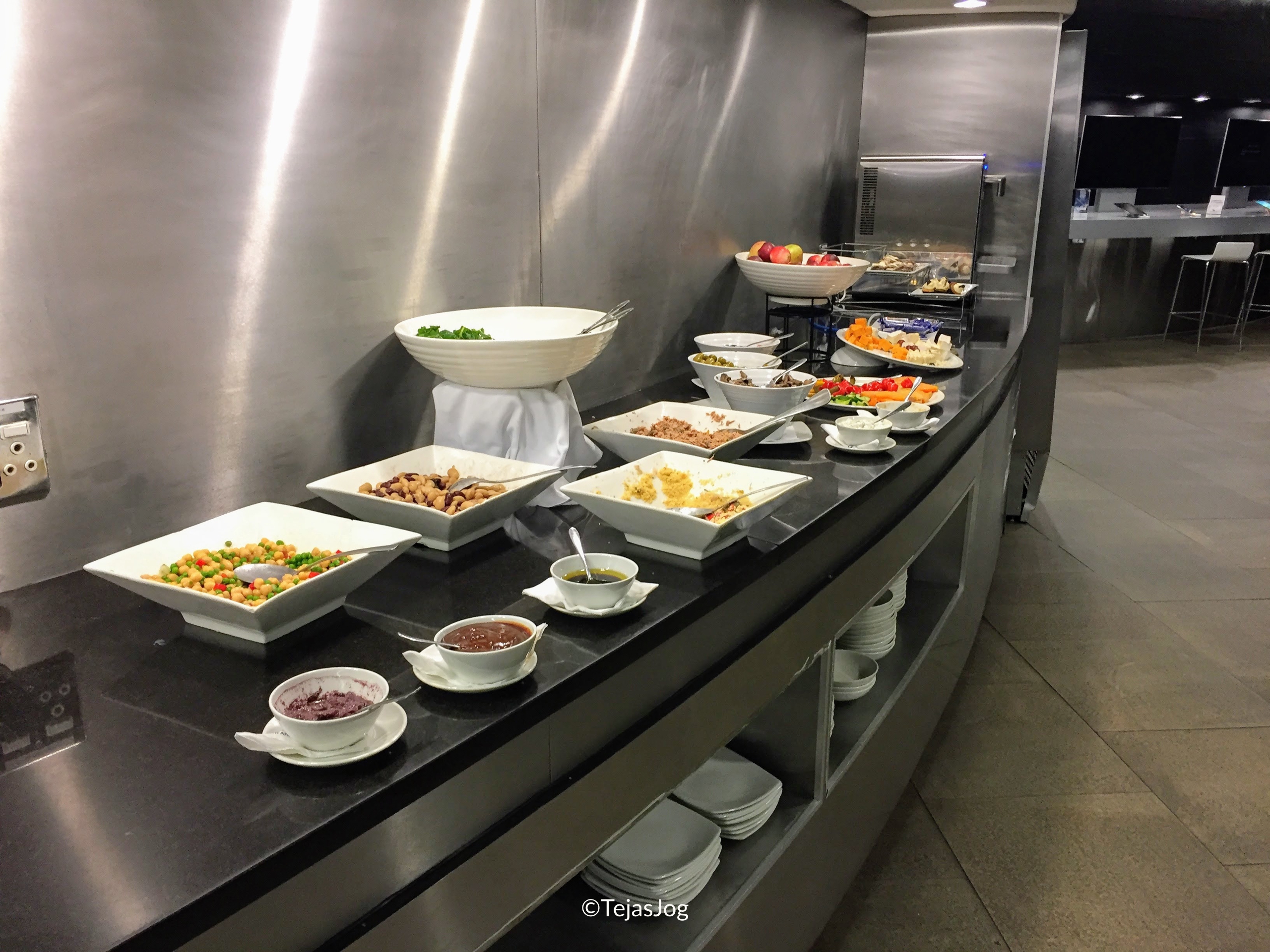 Buffet at SAA International Premium Lounge
