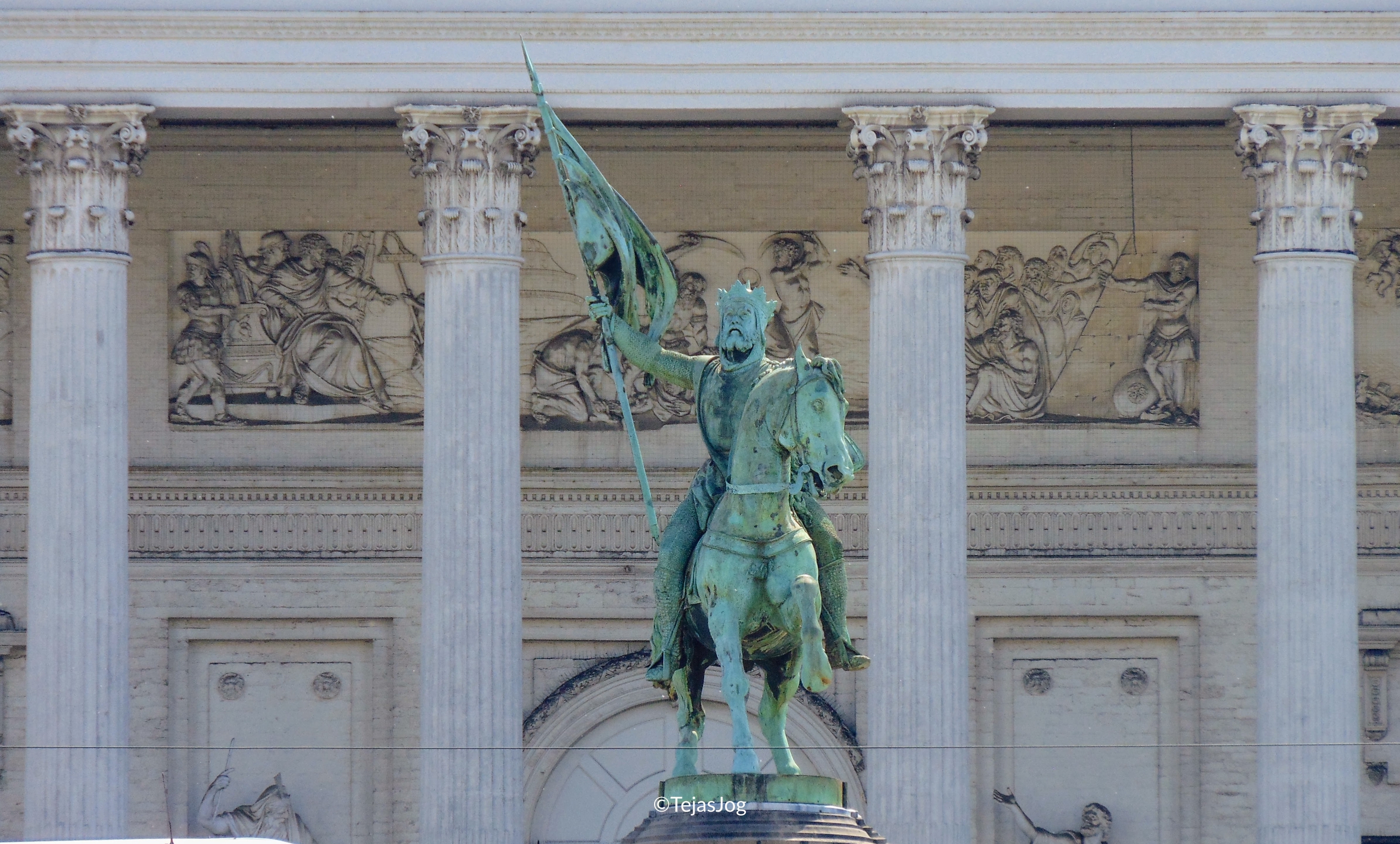 Statue de Godefroy de Bouillon at Place Royale Bruxelles