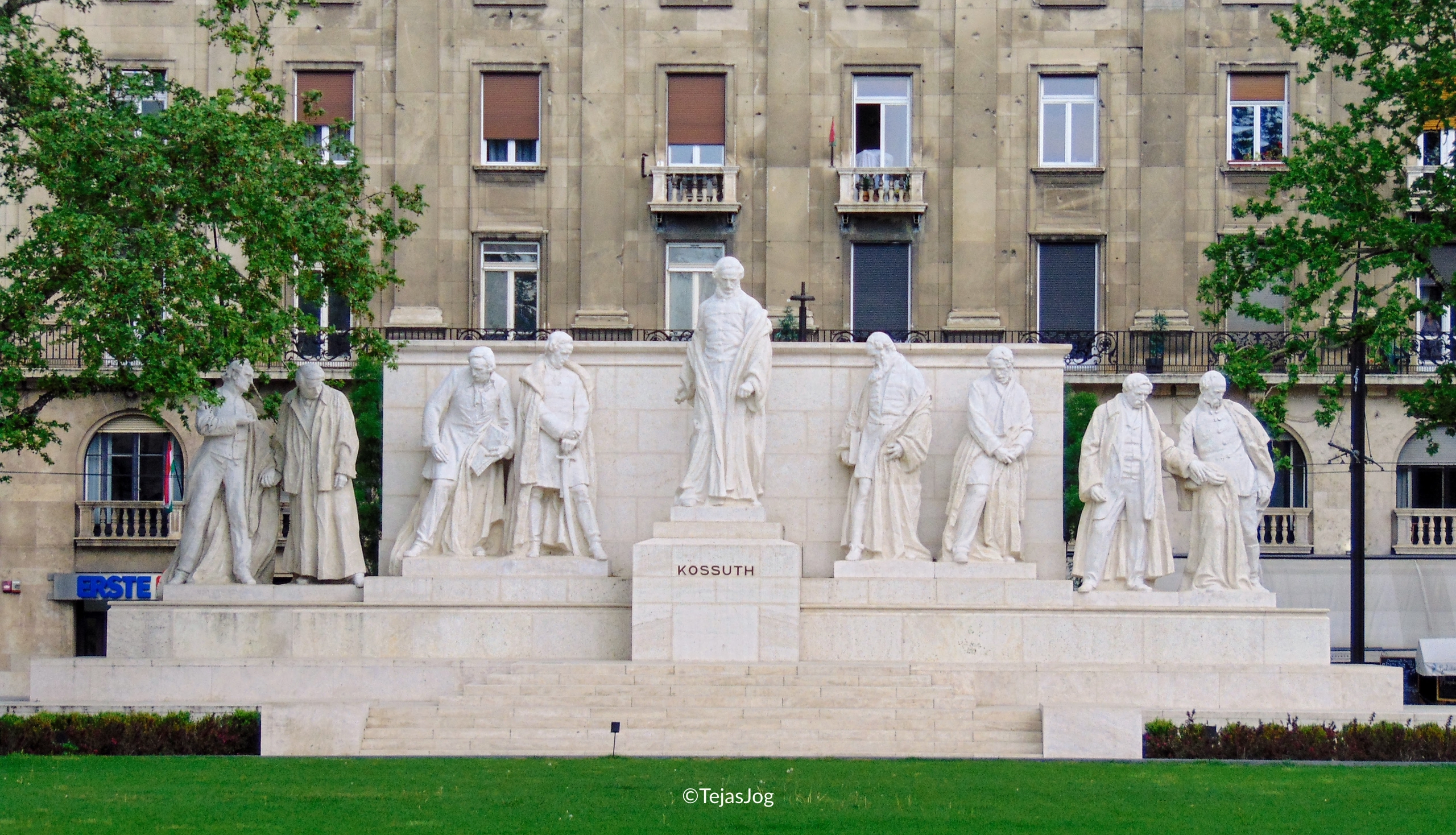 Kossuth Lajos Monument