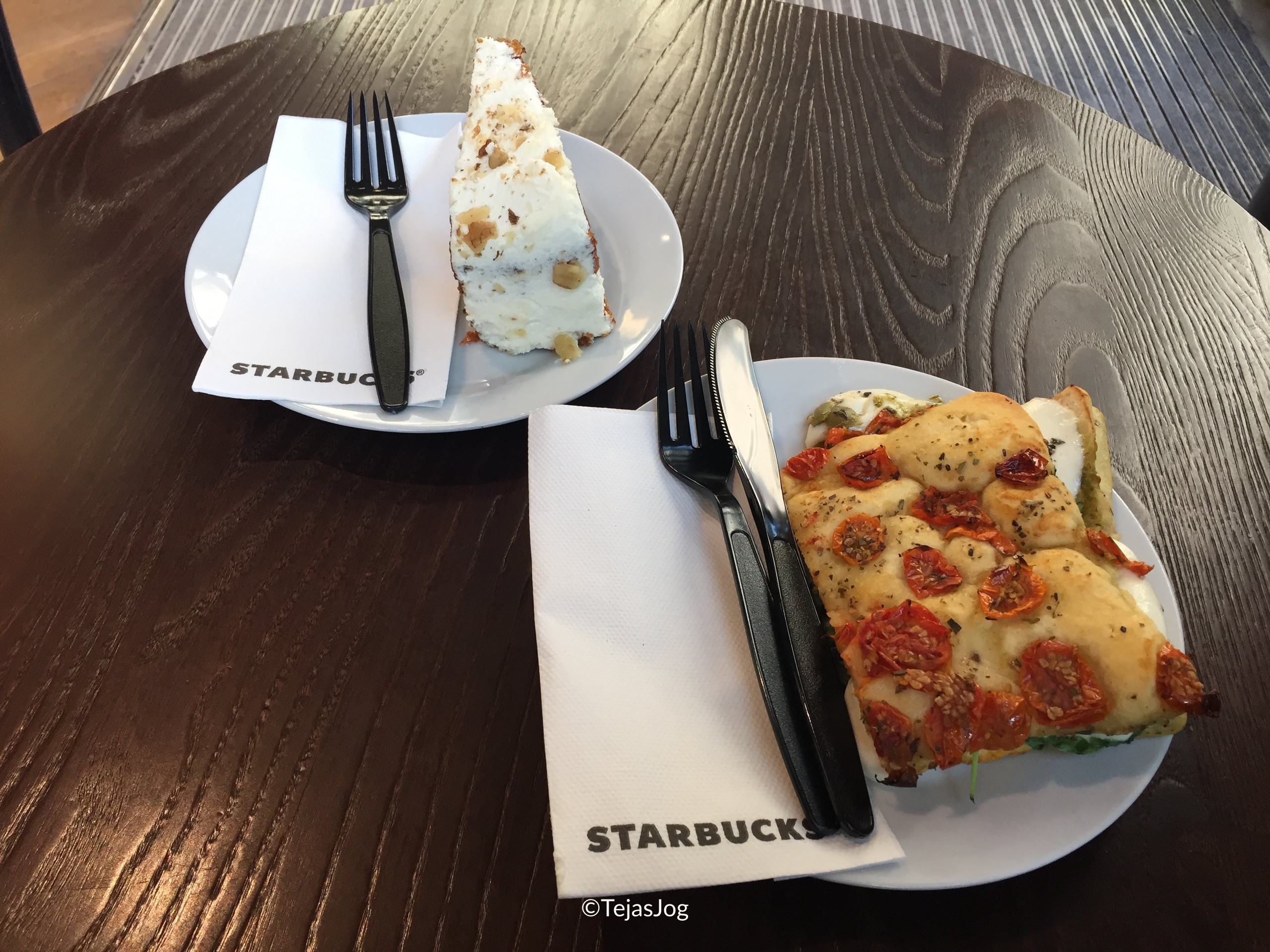 Breakfast at Starbucks - Fashion street