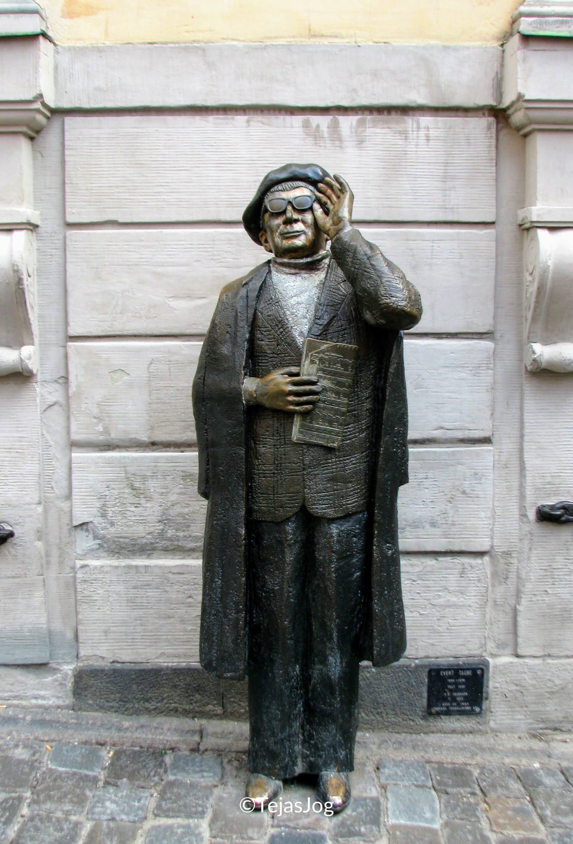 Statue of Evert Taube