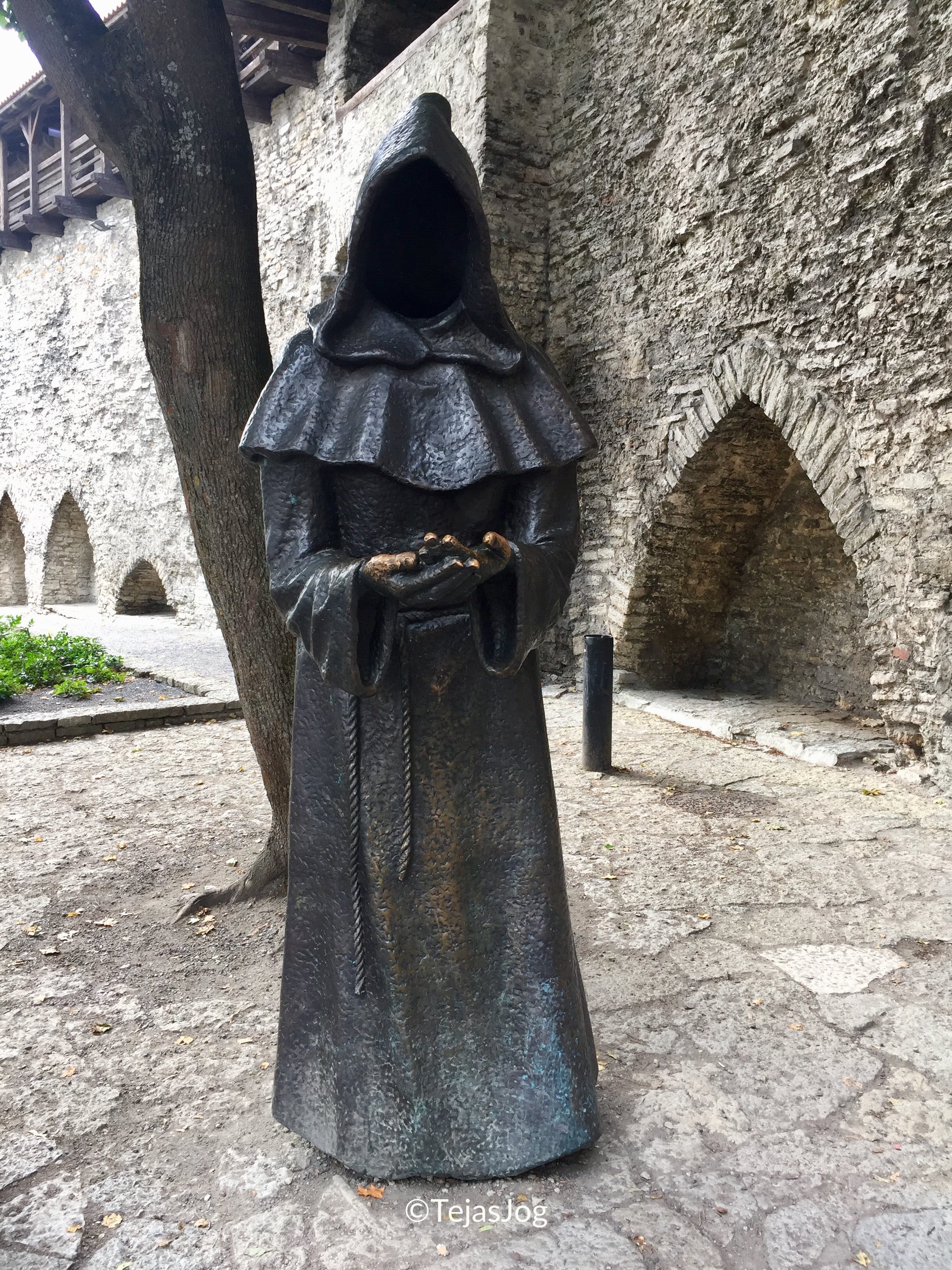 The 3 monks of the Danish Garden