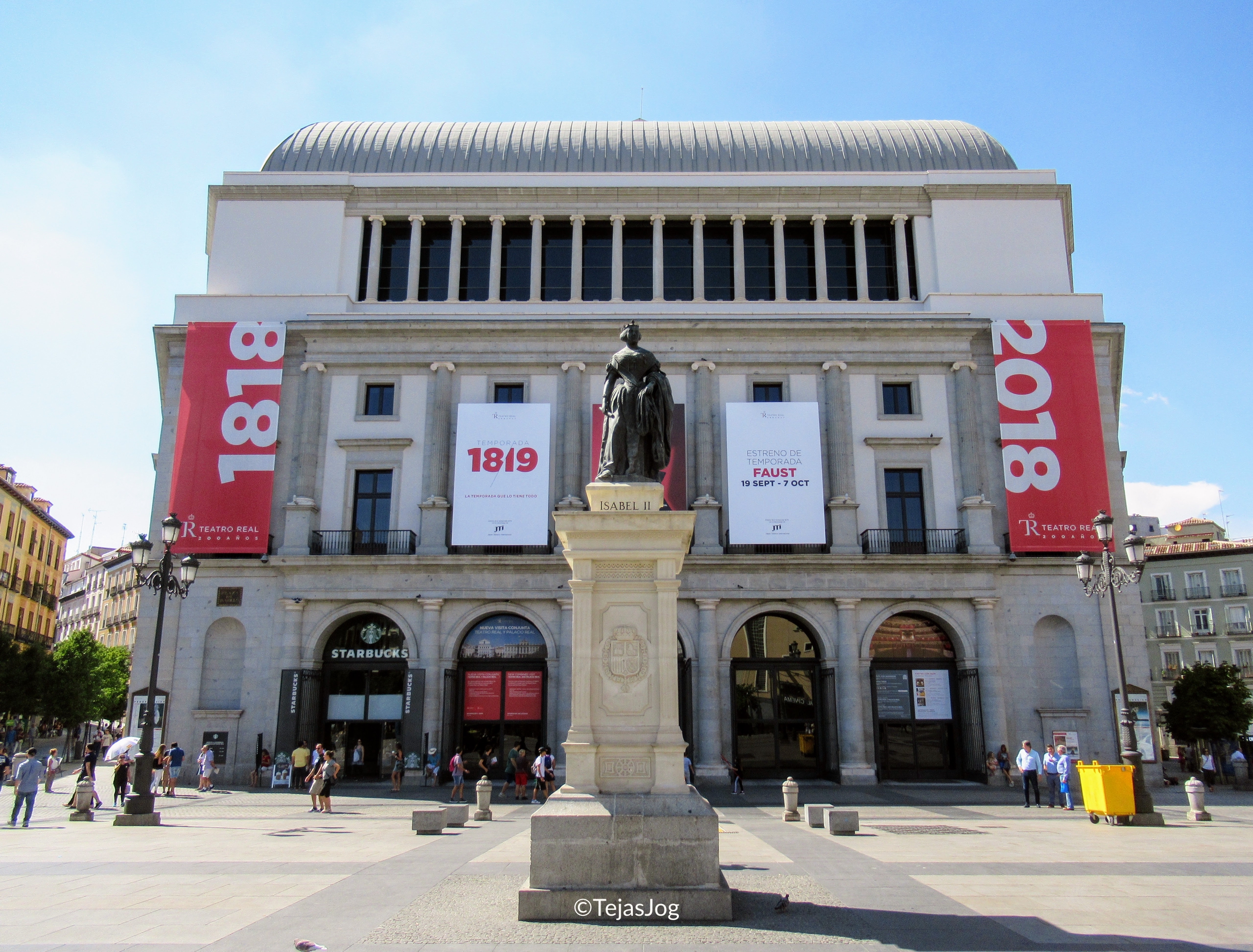Estatua de Isabel II and Teatro Real