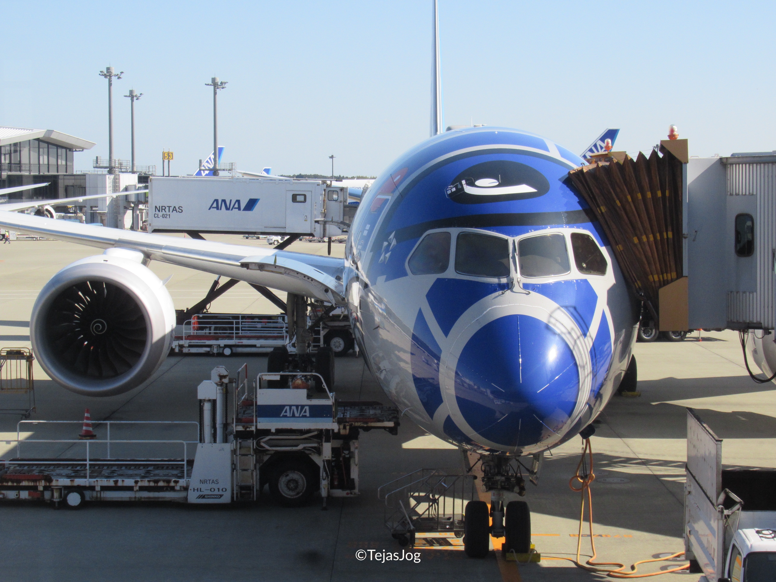 ANA’s “Star Wars R2-D2” Boeing 787-8