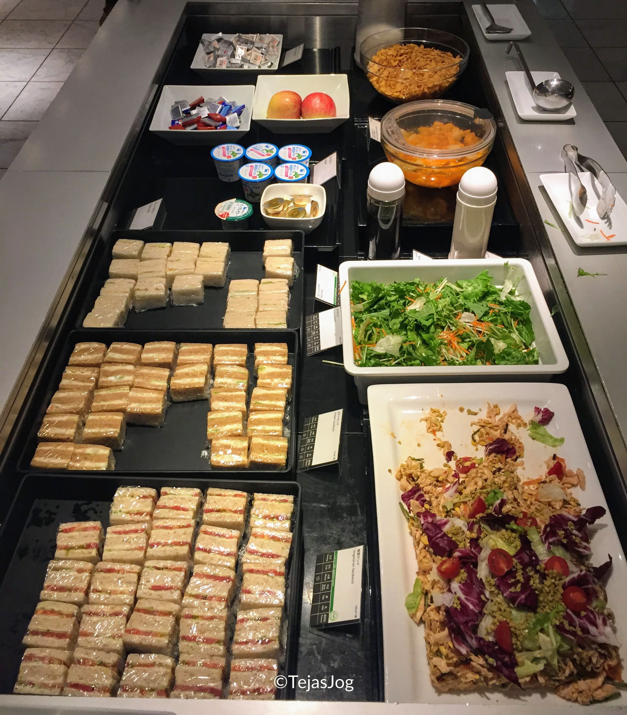Buffet at ANA Lounge