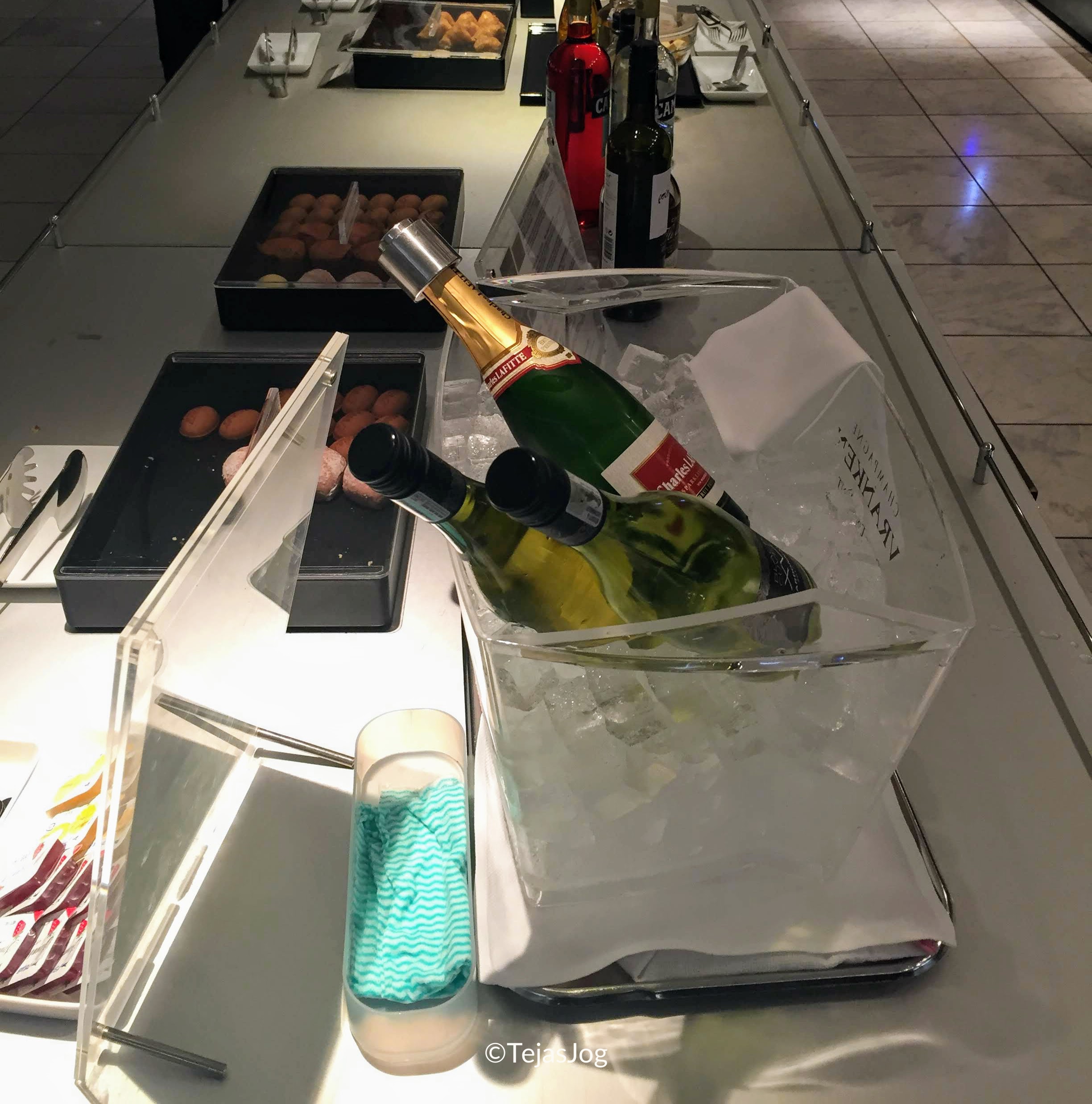 Buffet at ANA Lounge