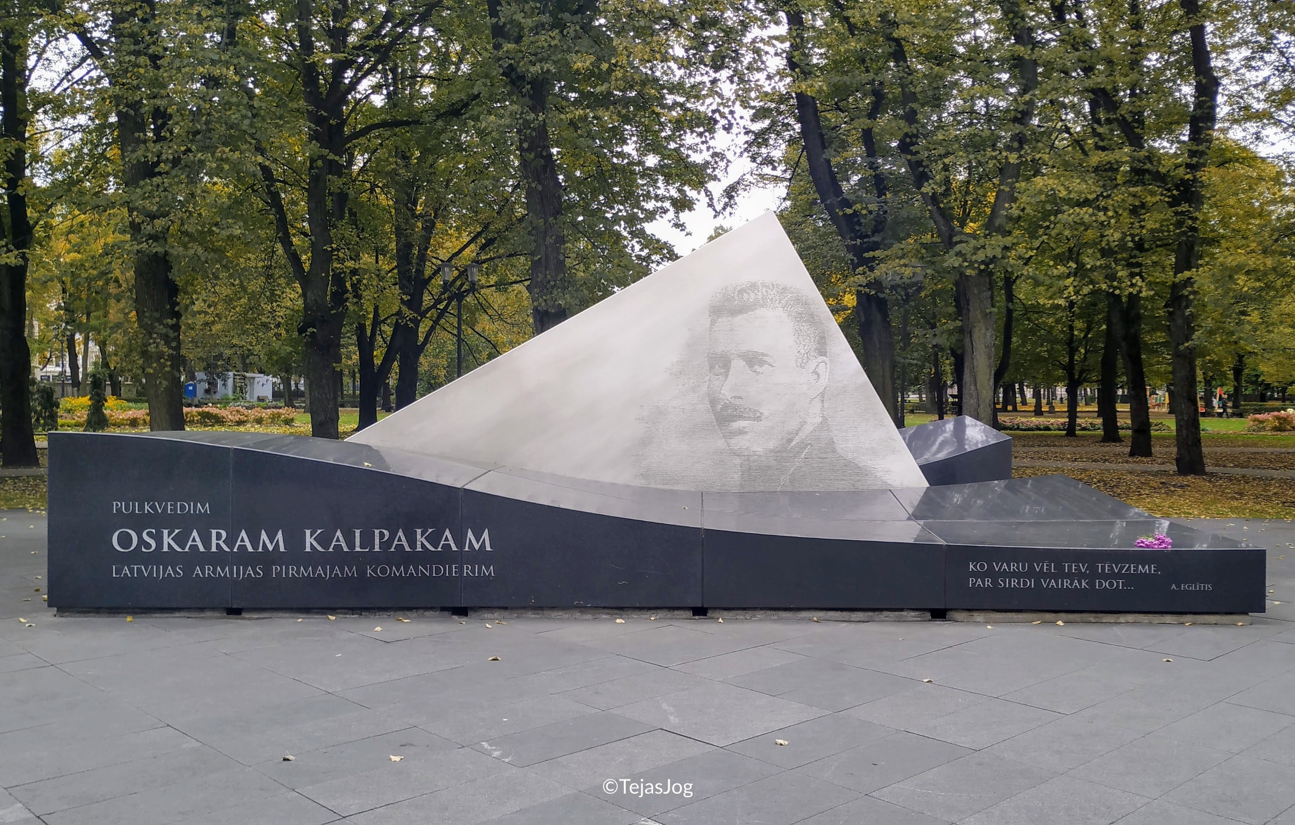 Piemineklis pulkvedim Oskaram Kalpakam