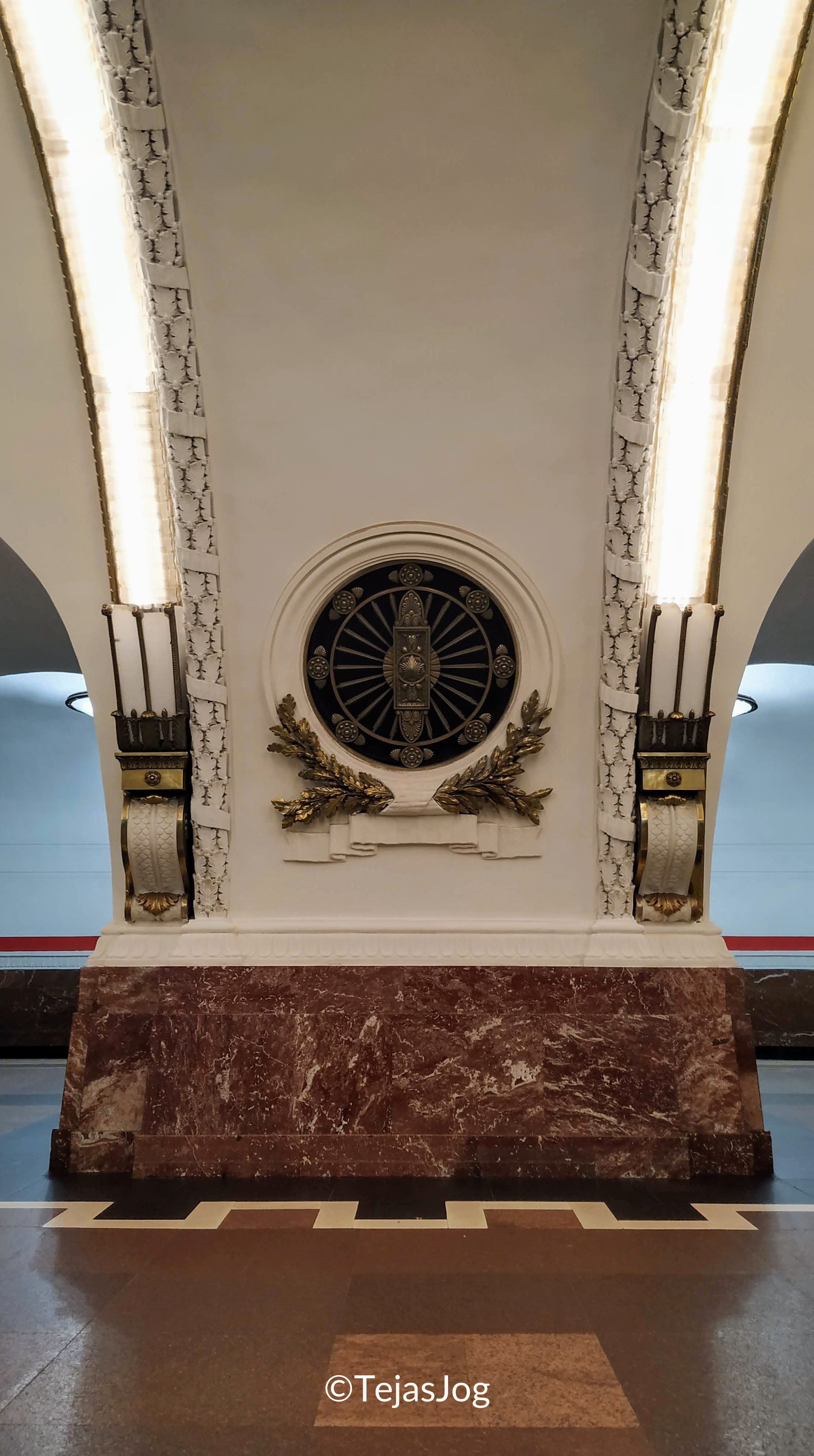 Ploshchad Vosstaniya (Плóщадь Восстáния)