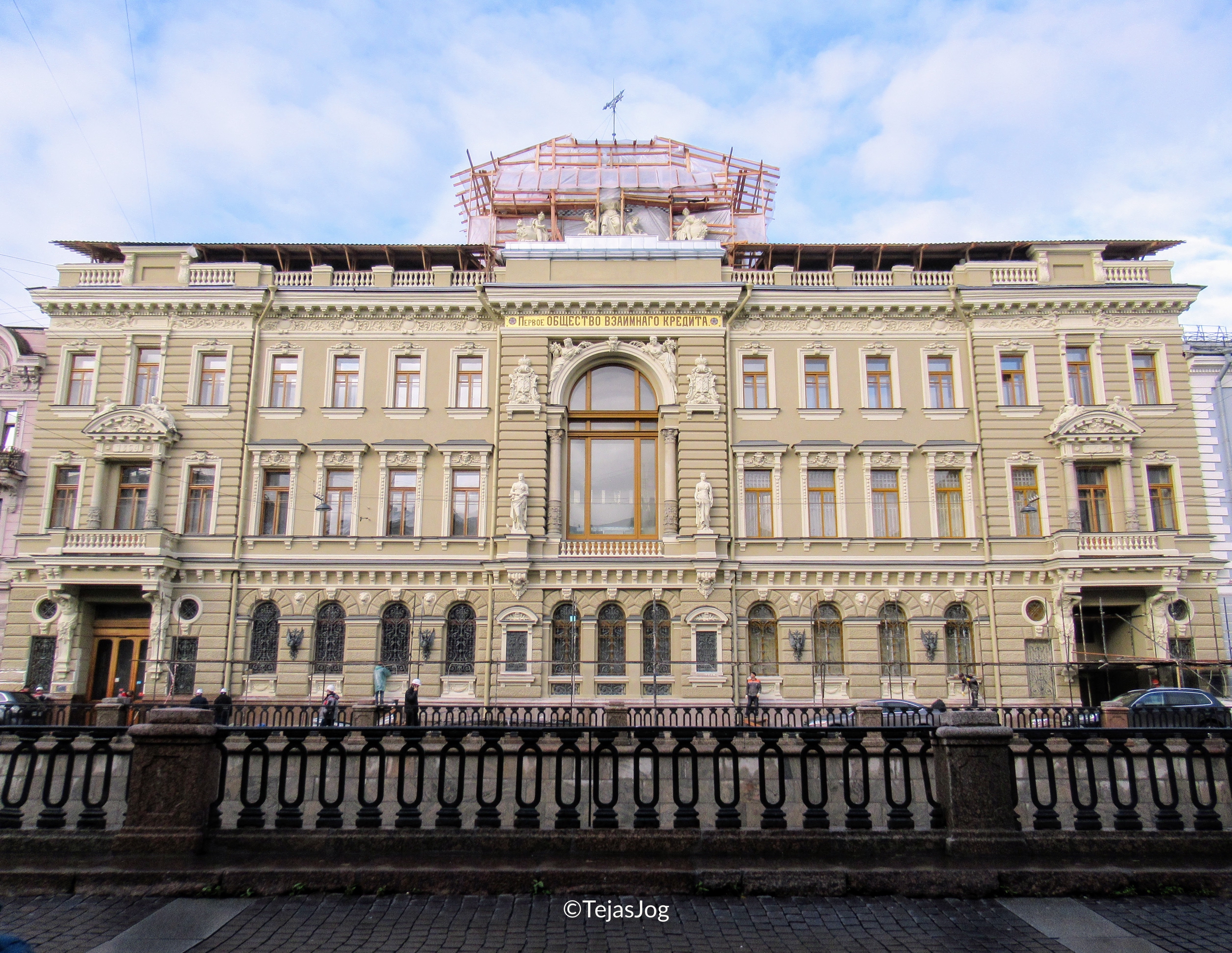 Walking along Griboyedov Canal