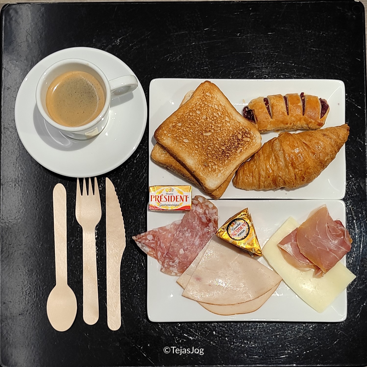 Breakfast at the Library Lounge