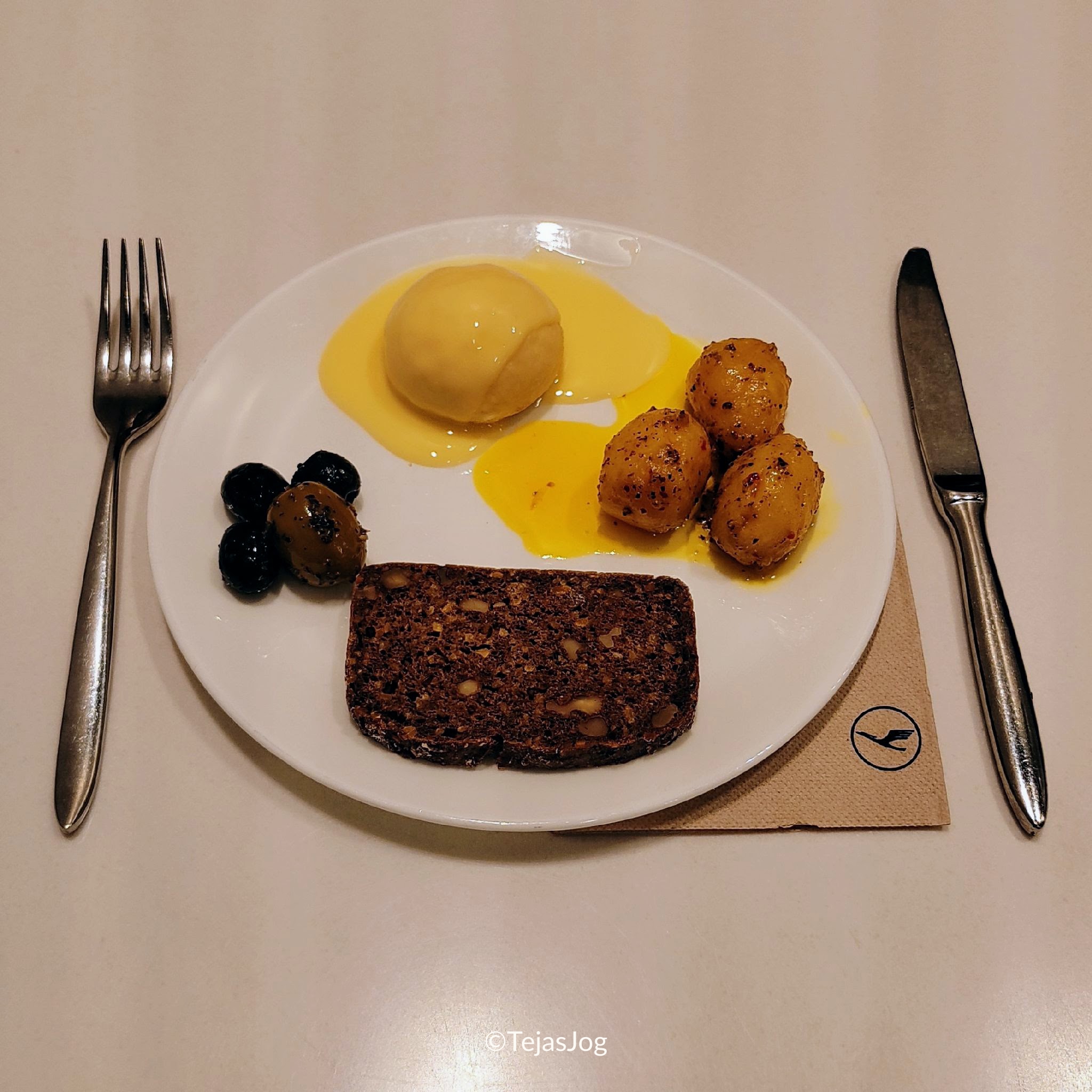 Food at Lufthansa Senator Lounge