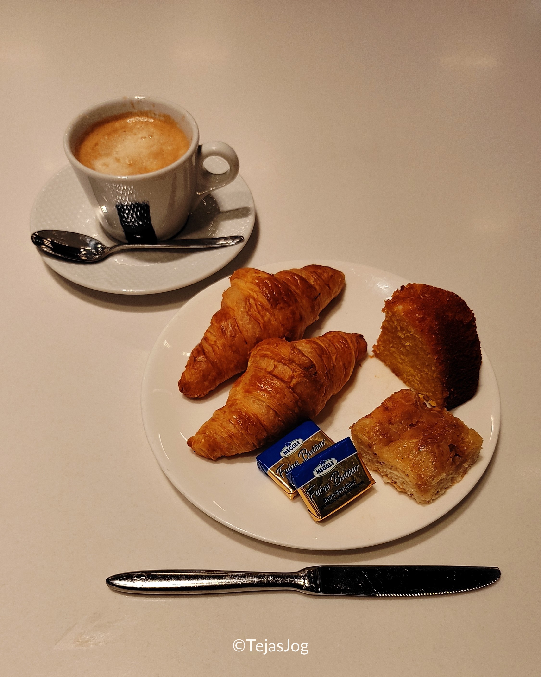 Breakfast at Lufthansa Senator Lounge A (Schengen)
