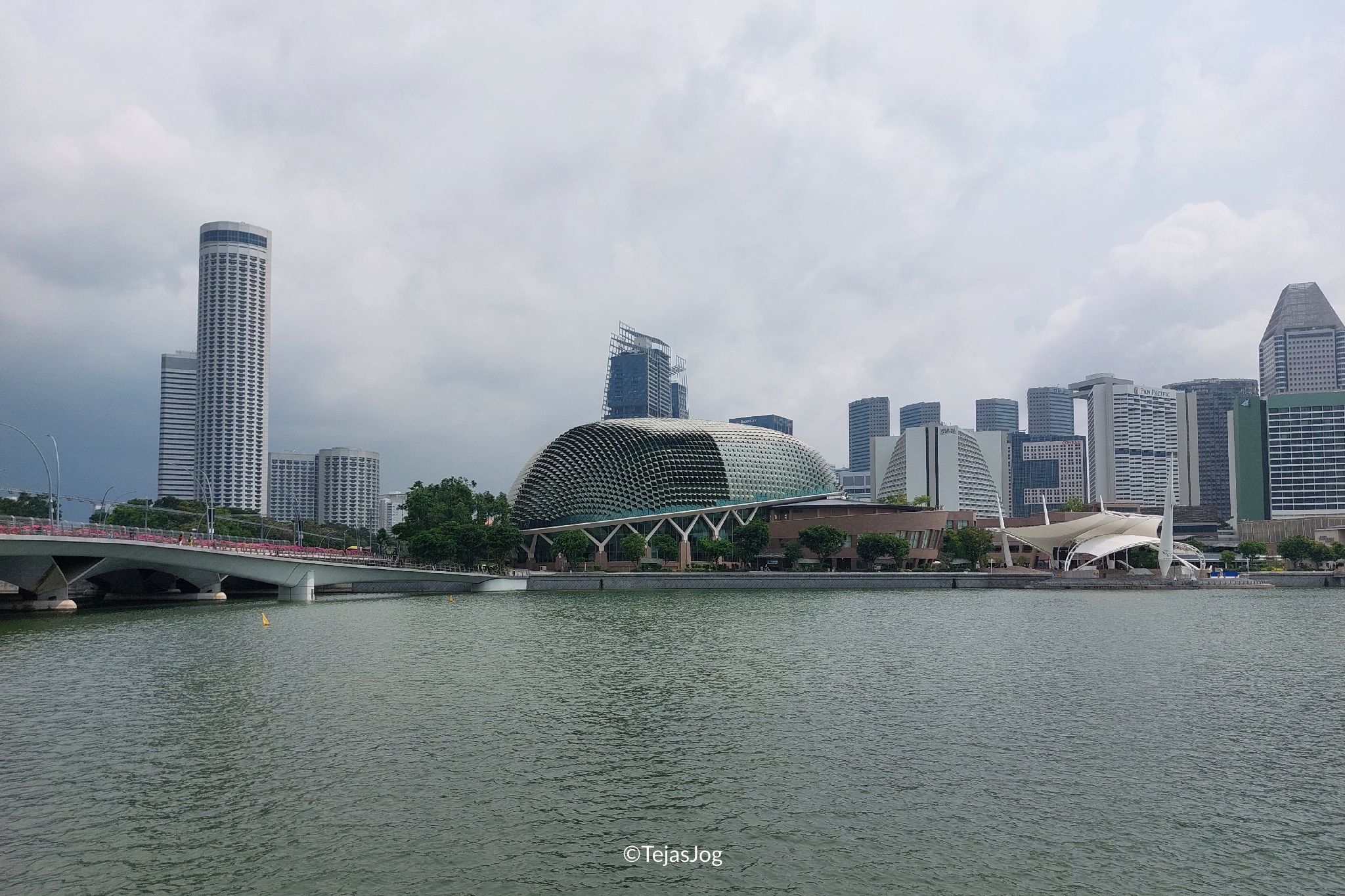 Esplanade - Theatres on the Bay and Jubilee Bridge Esplanade - Theatres on the Bay and Jubilee Bridge