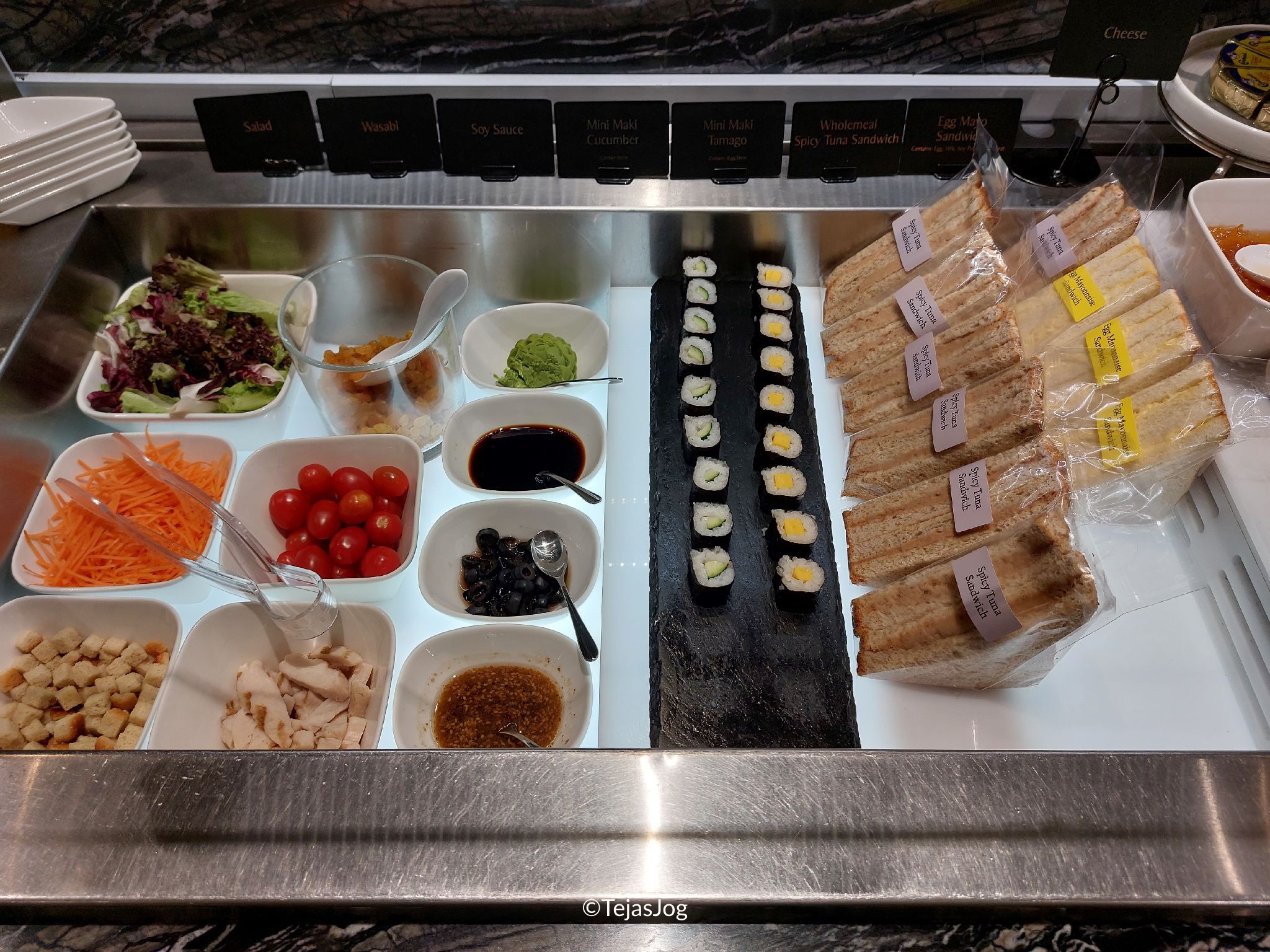 Buffet at KrisFlyer Gold Lounge Buffet at KrisFlyer Gold Lounge