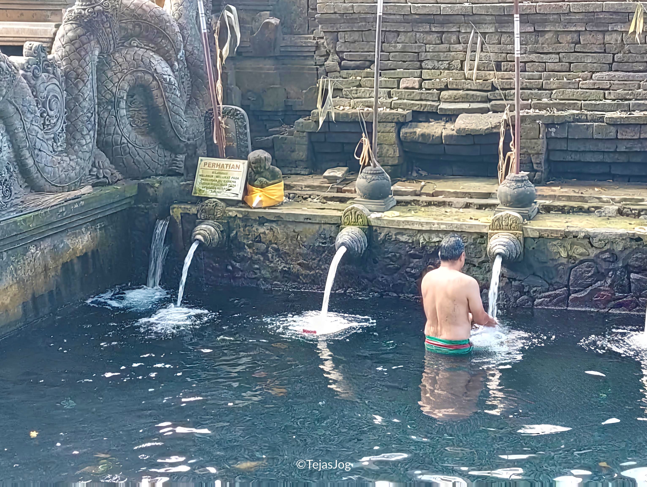 Holy Spring Water Purification Ritual at Pura Tirta Empul