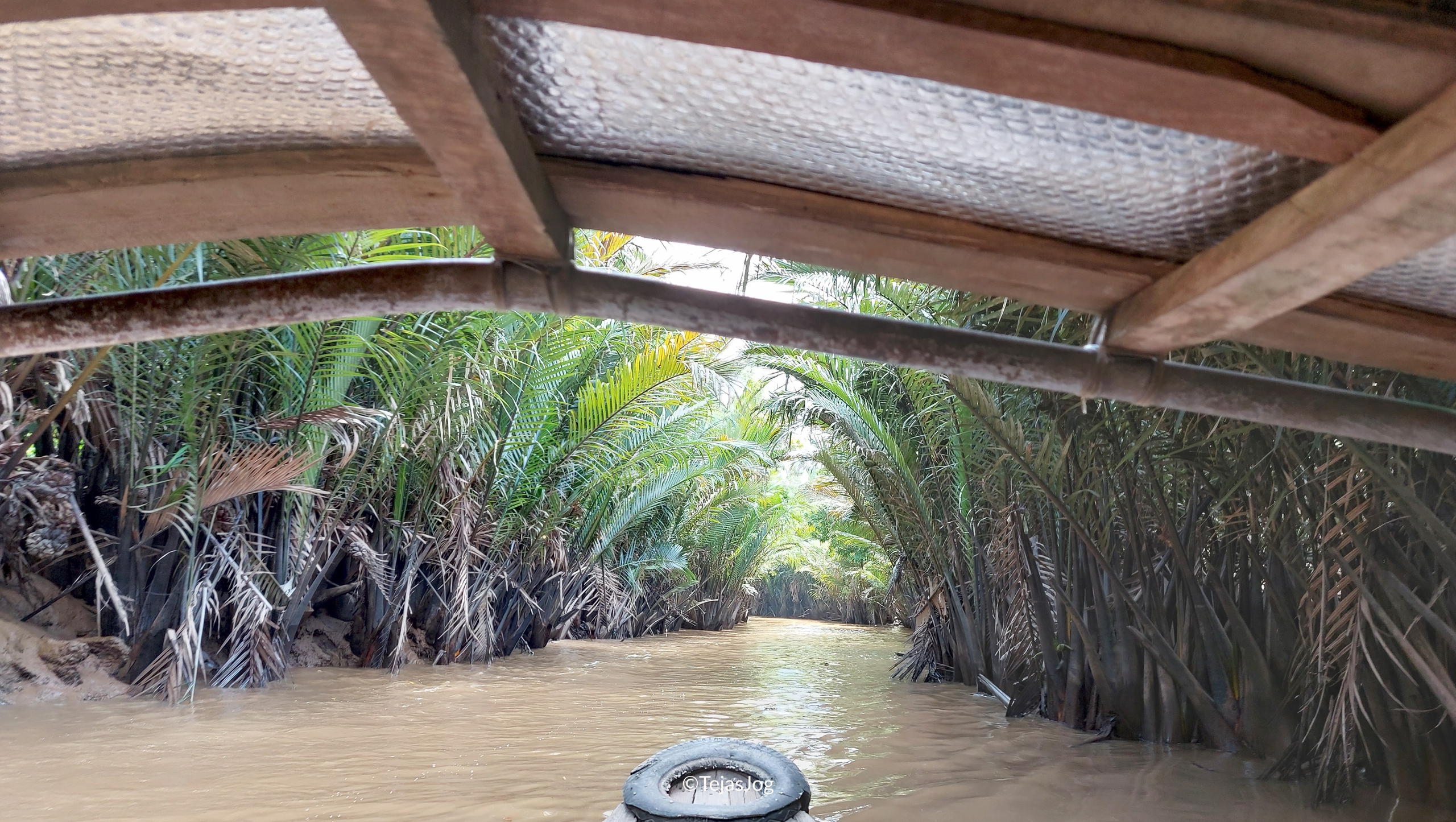 Motorboat to Việt Nhật restaurant