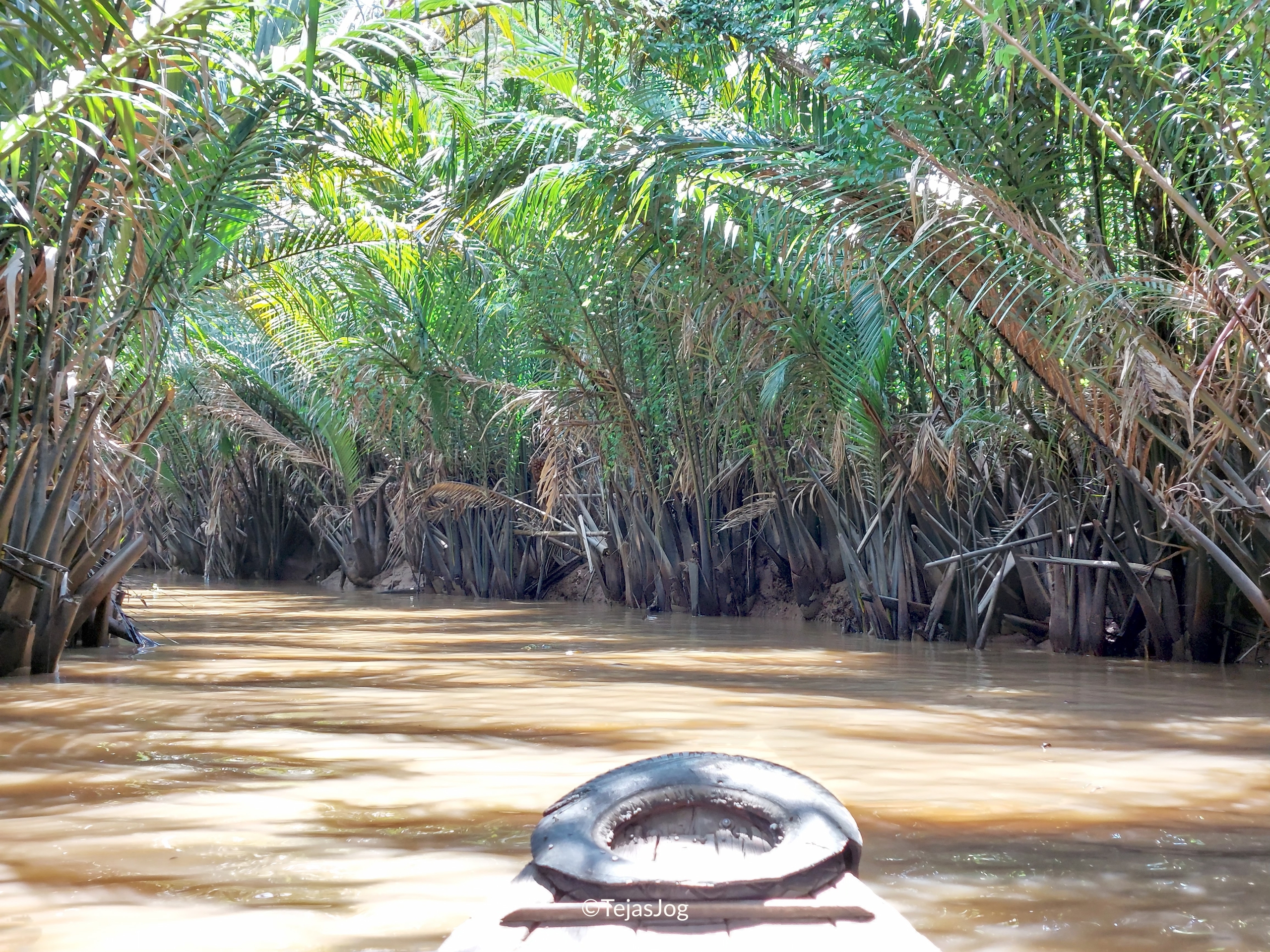 Motorboat to Việt Nhật restaurant