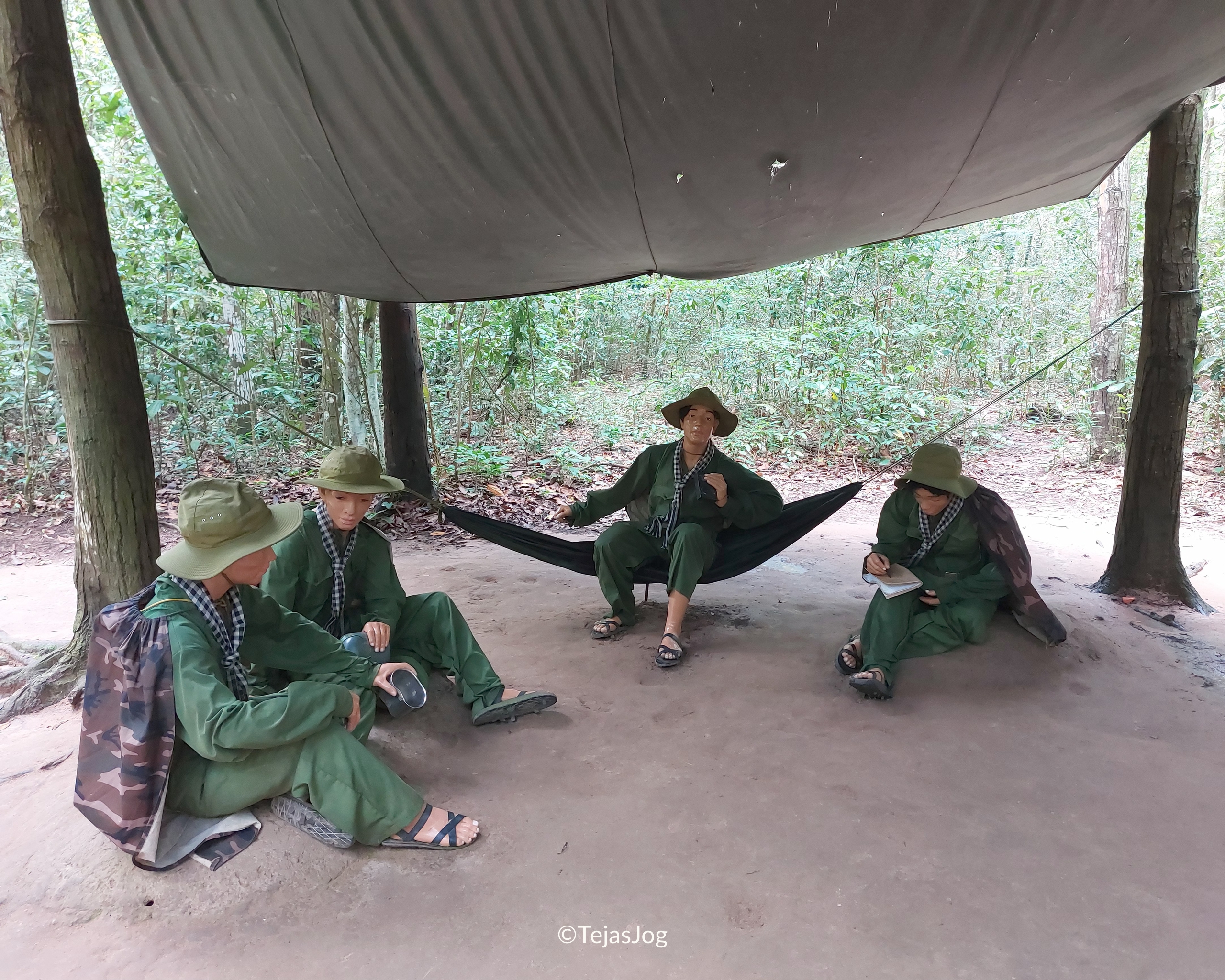 Lifelike exhibits of Vietnamese revolutionary soldiers