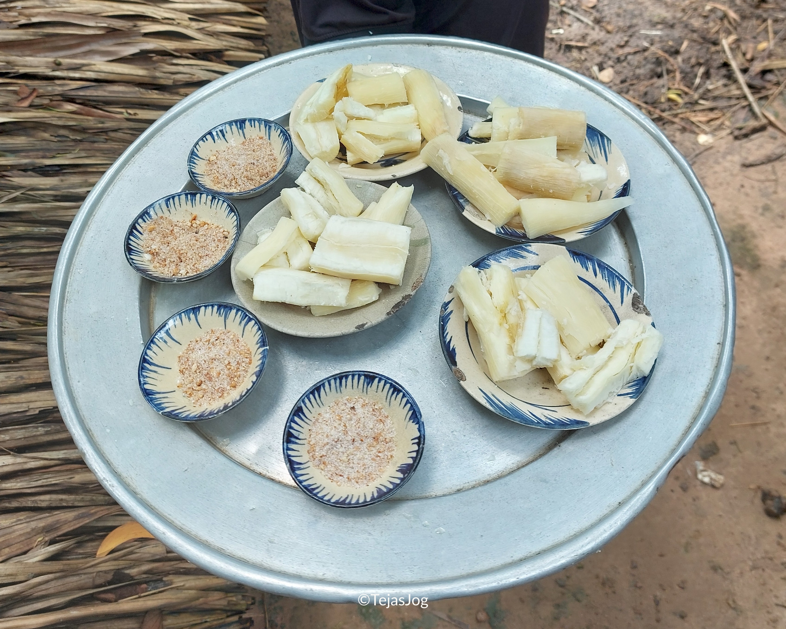 Boiled cassava with peanut salt