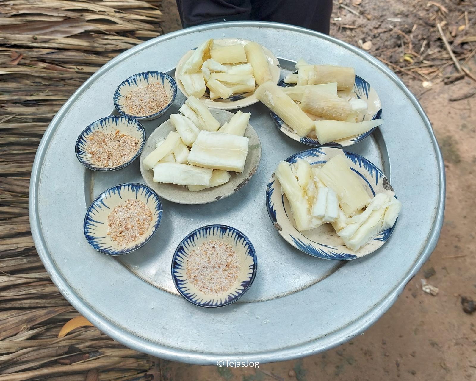 Boiled cassava with peanut salt Boiled cassava with peanut salt