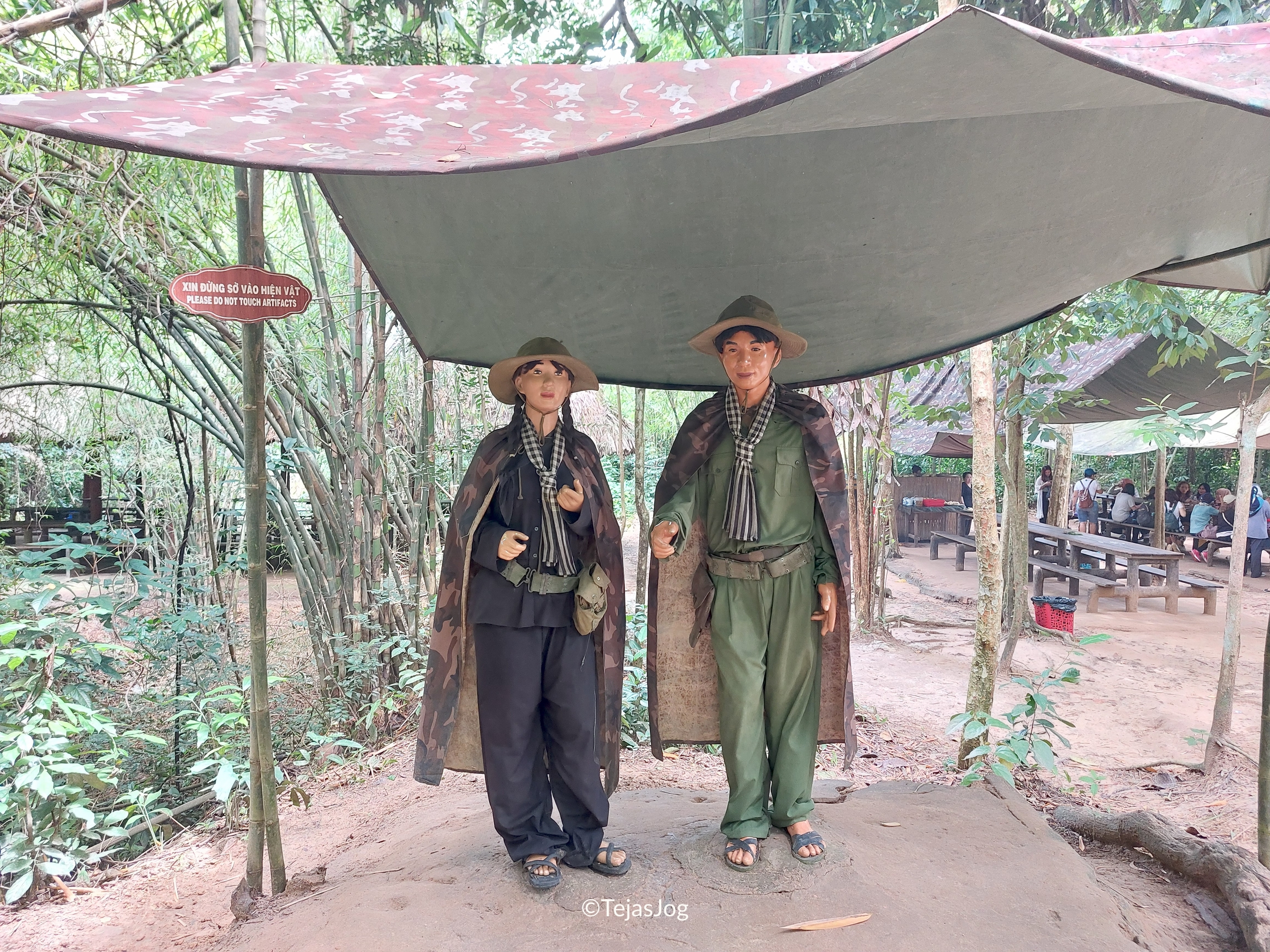 Lifelike exhibits of Vietnamese revolutionary soldiers