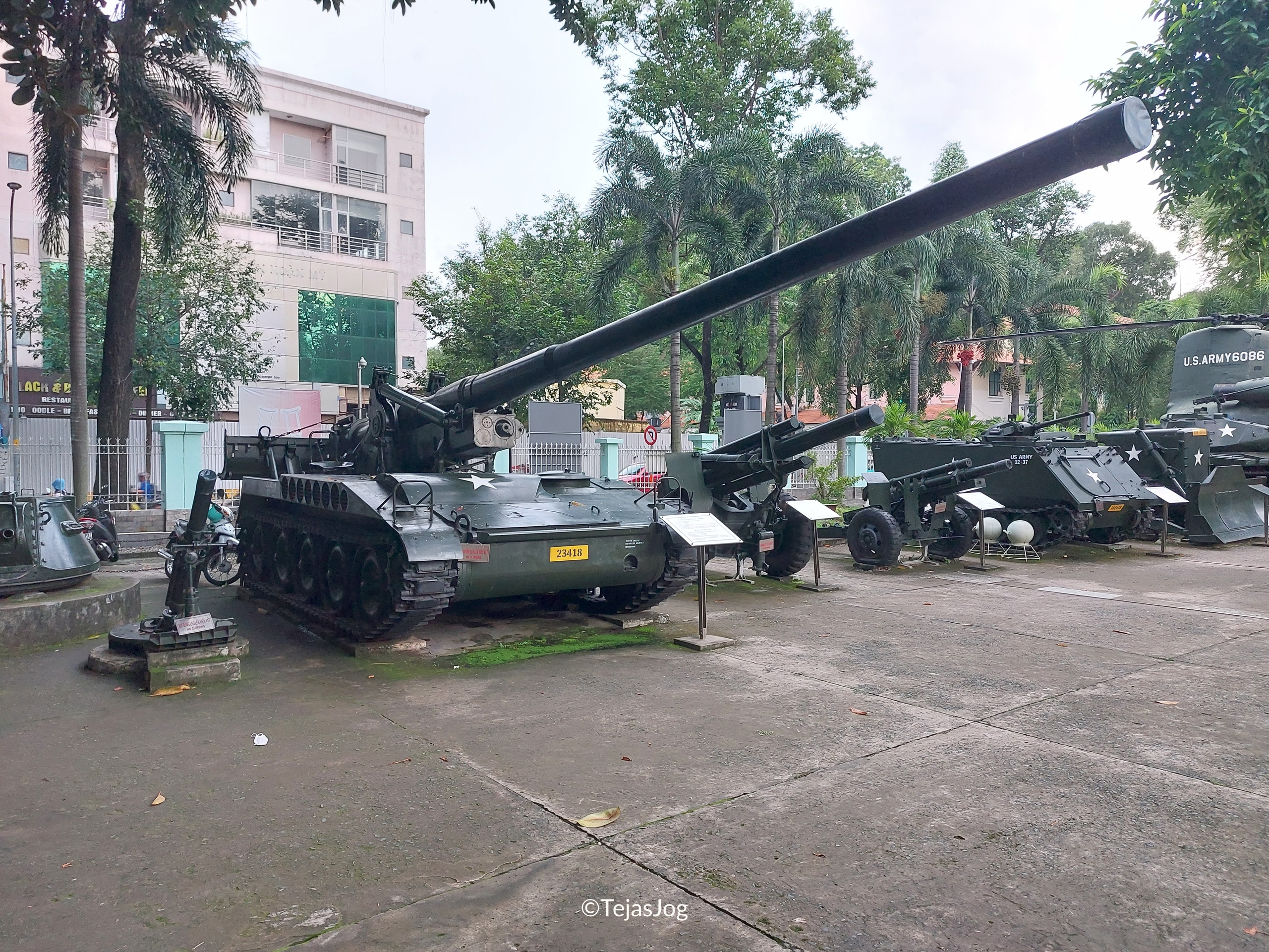 Self-propelled artillery