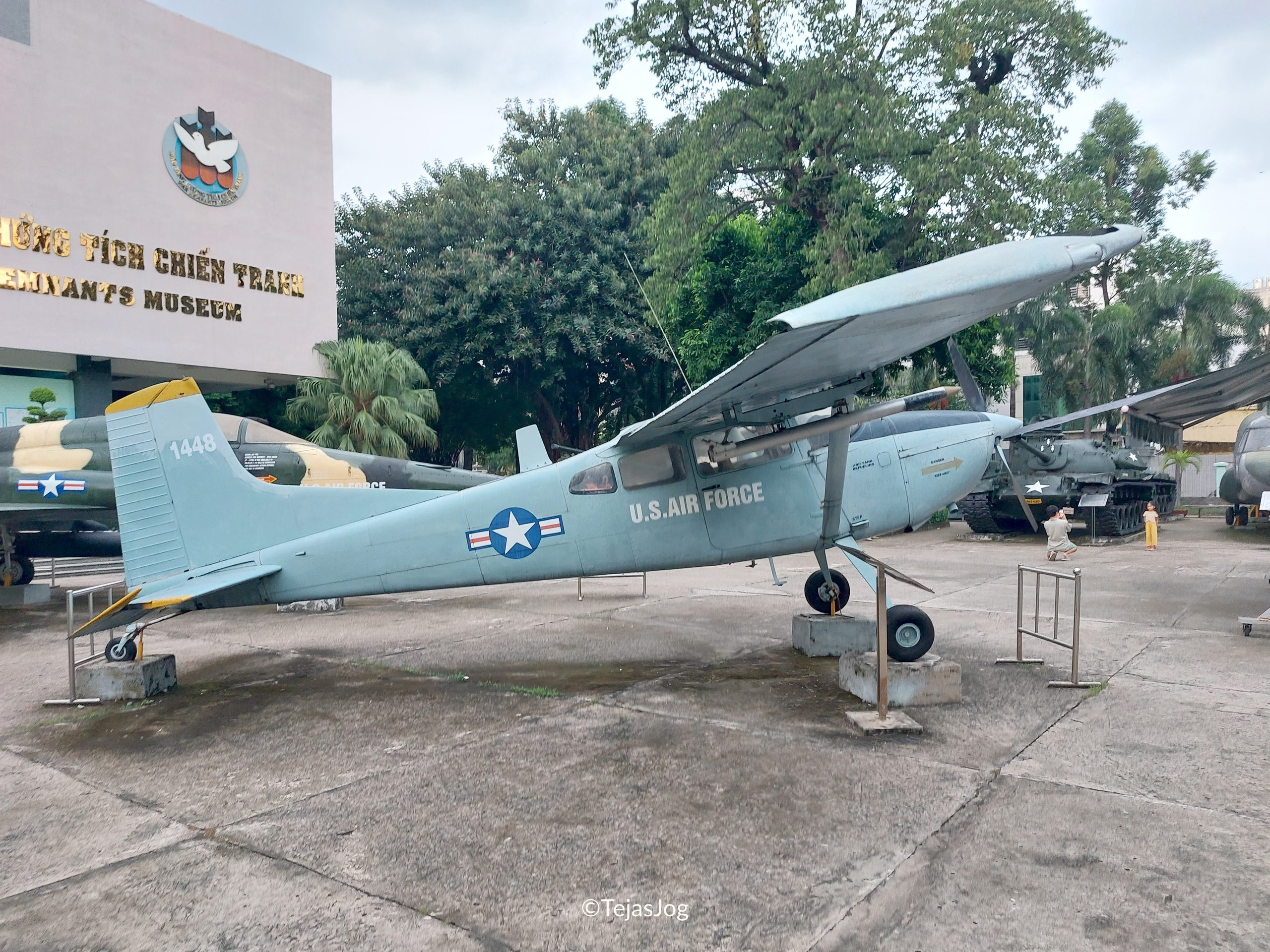 Reconnaissance and utility aircraft