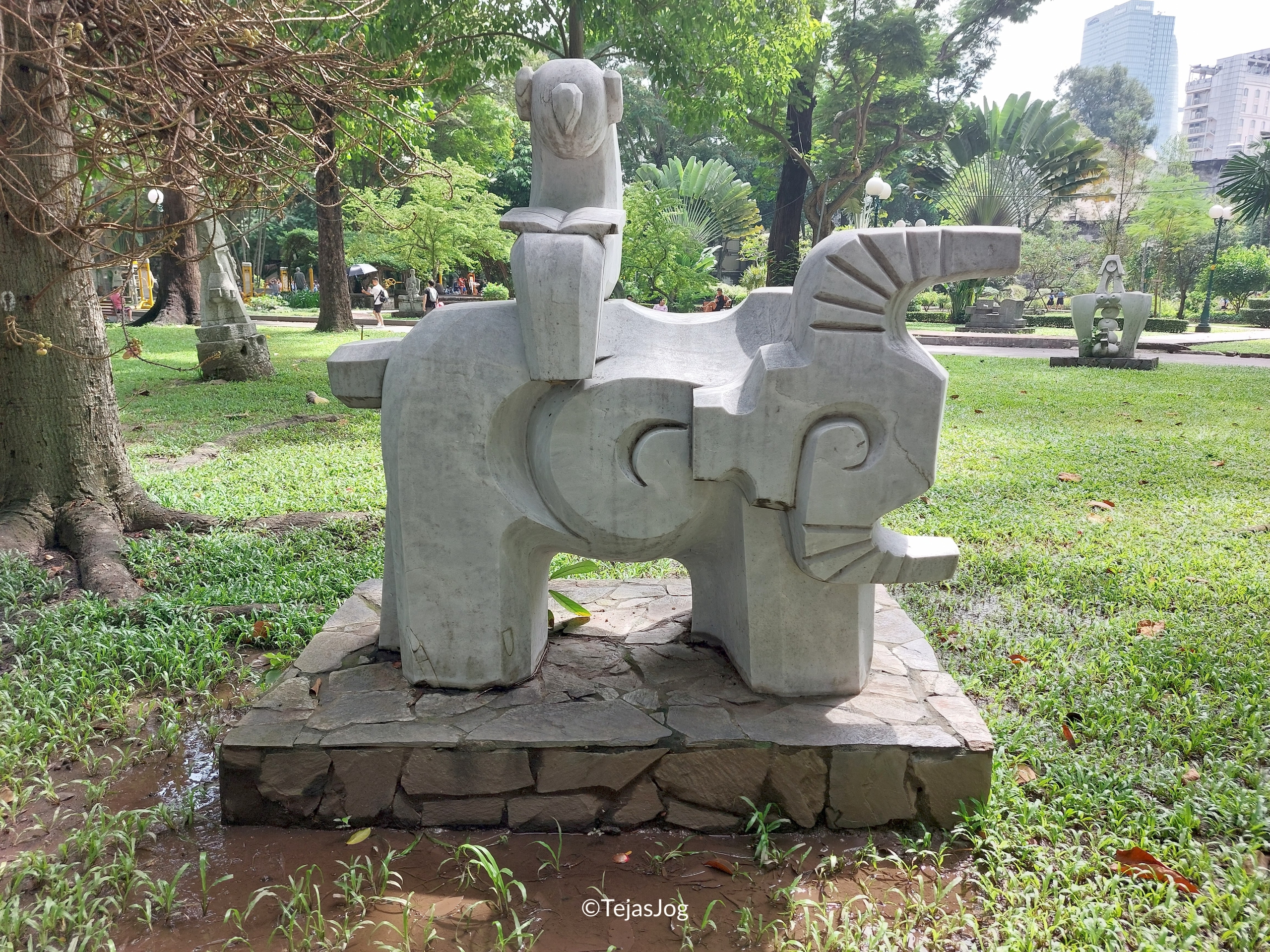 Sculpture Garden at Tao Dan Park