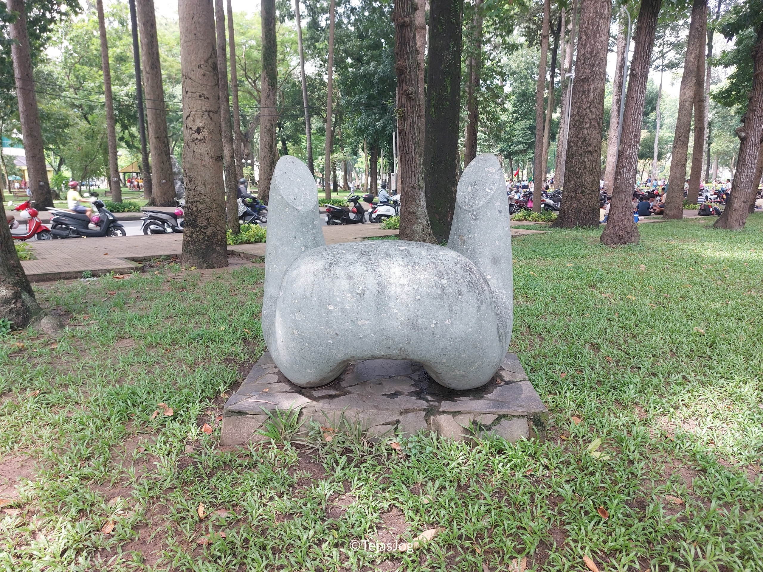 Sculpture Garden at Tao Dan Park