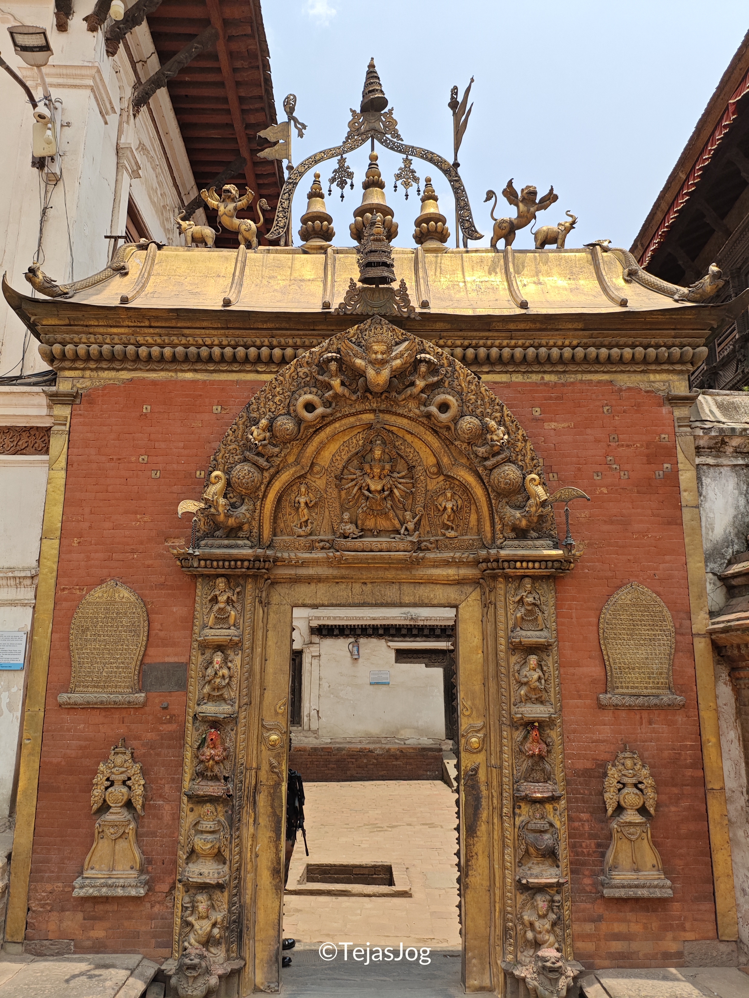 Golden Gate (Lu Dhowka)