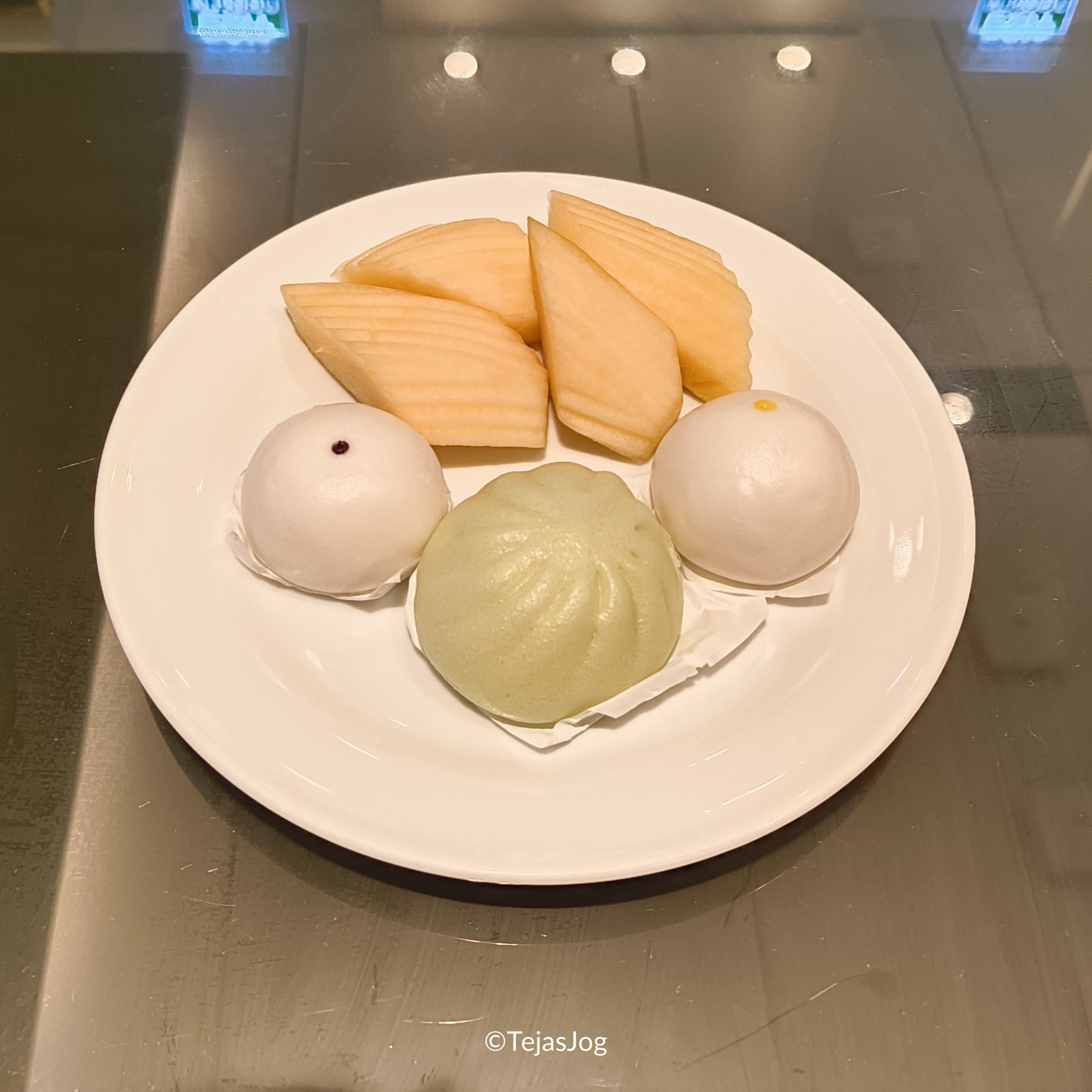 Breakfast at Miracle Lounge