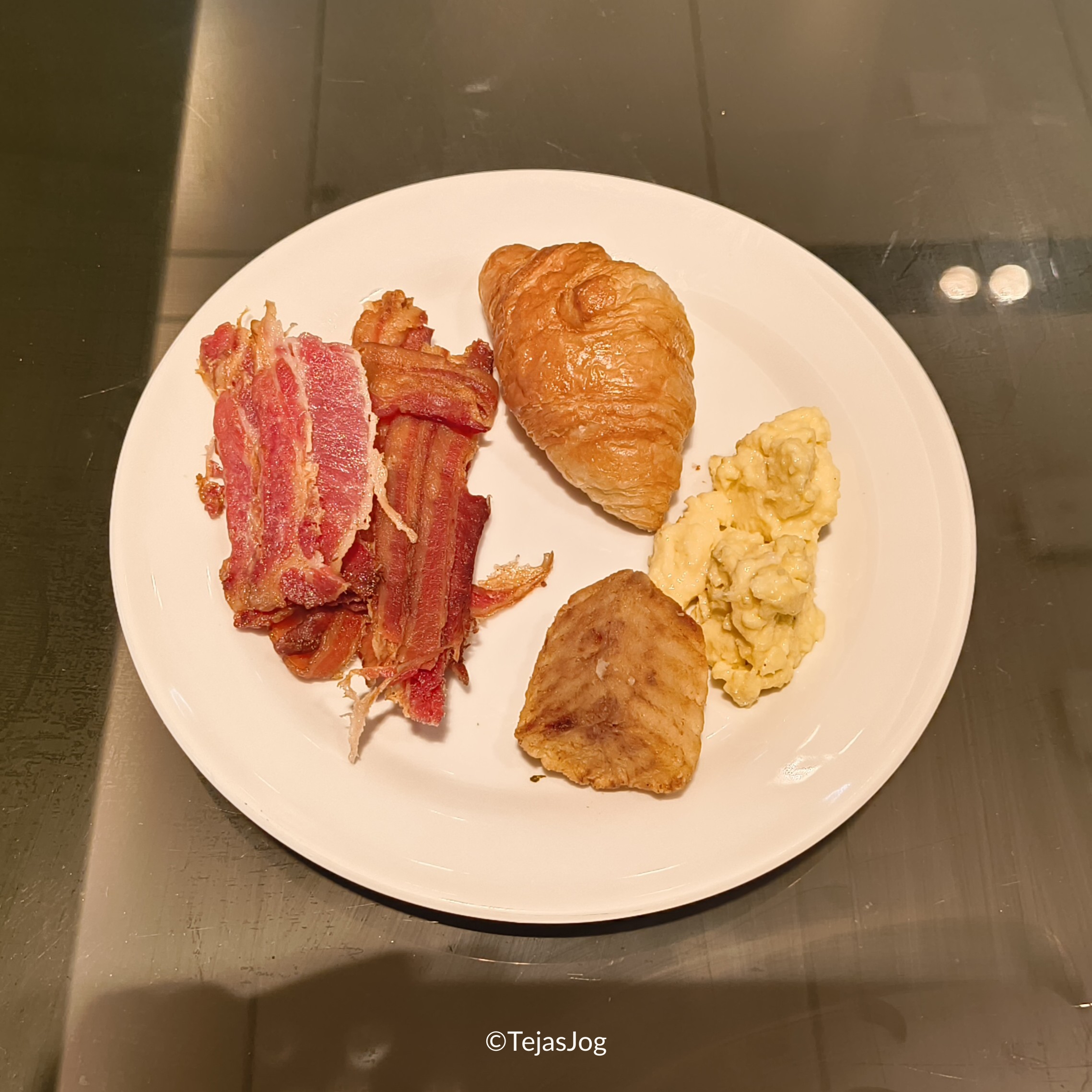 Breakfast at Miracle Lounge