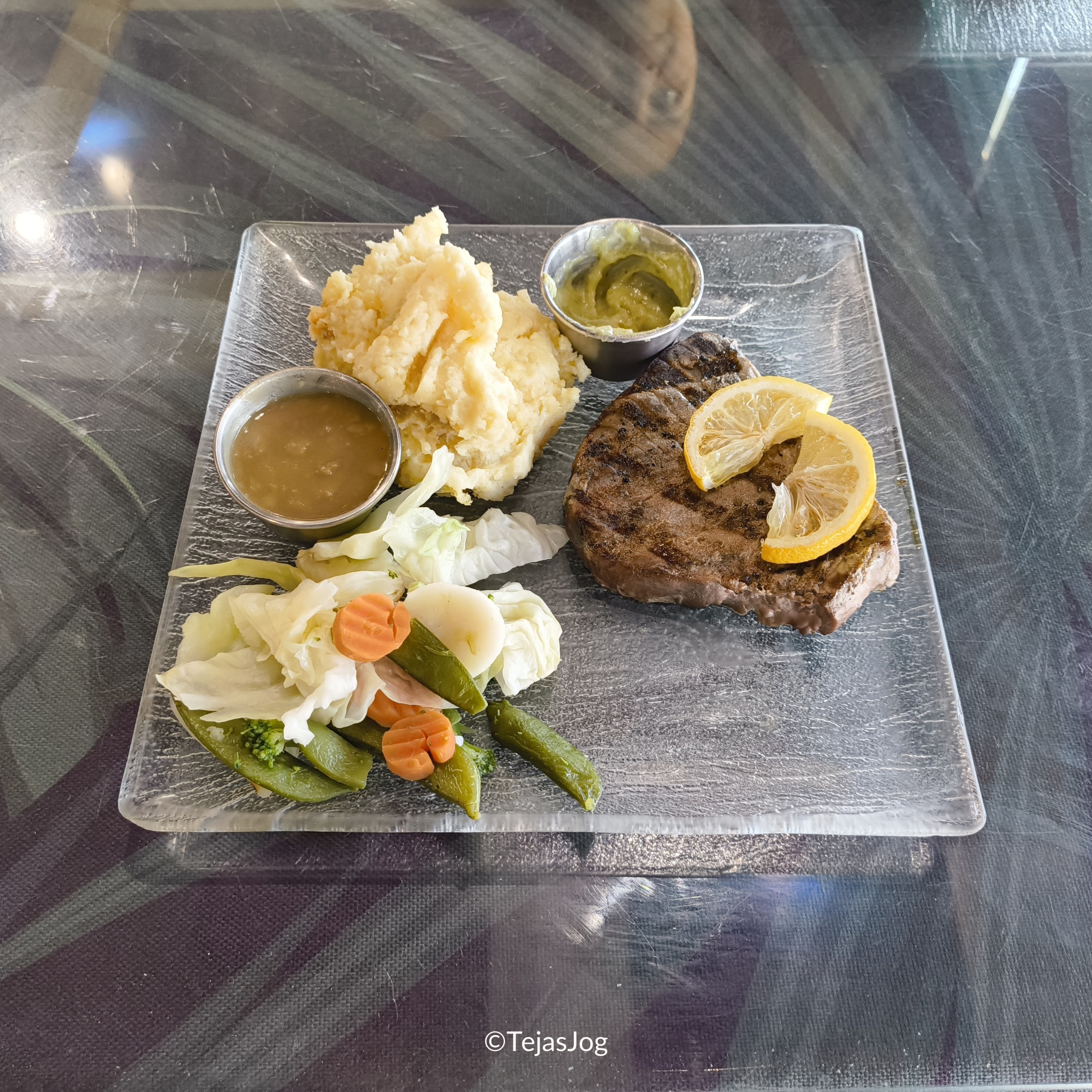 Lunch at Tide Table Restaurant & Lounge at Hotel Robert Reimers