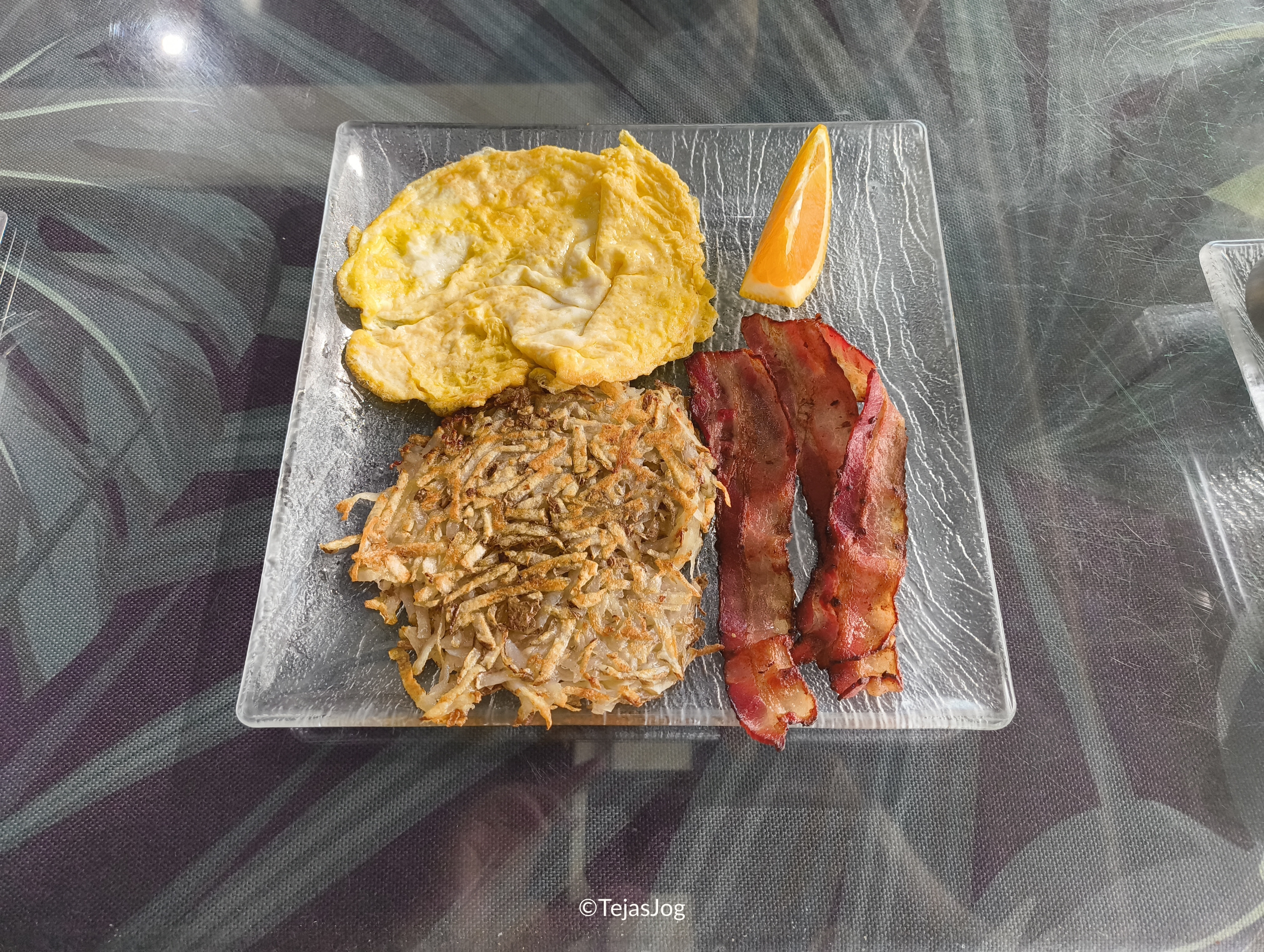 Breakfast at the Tide Table Restaurant & Lounge at Hotel Robert Reimers