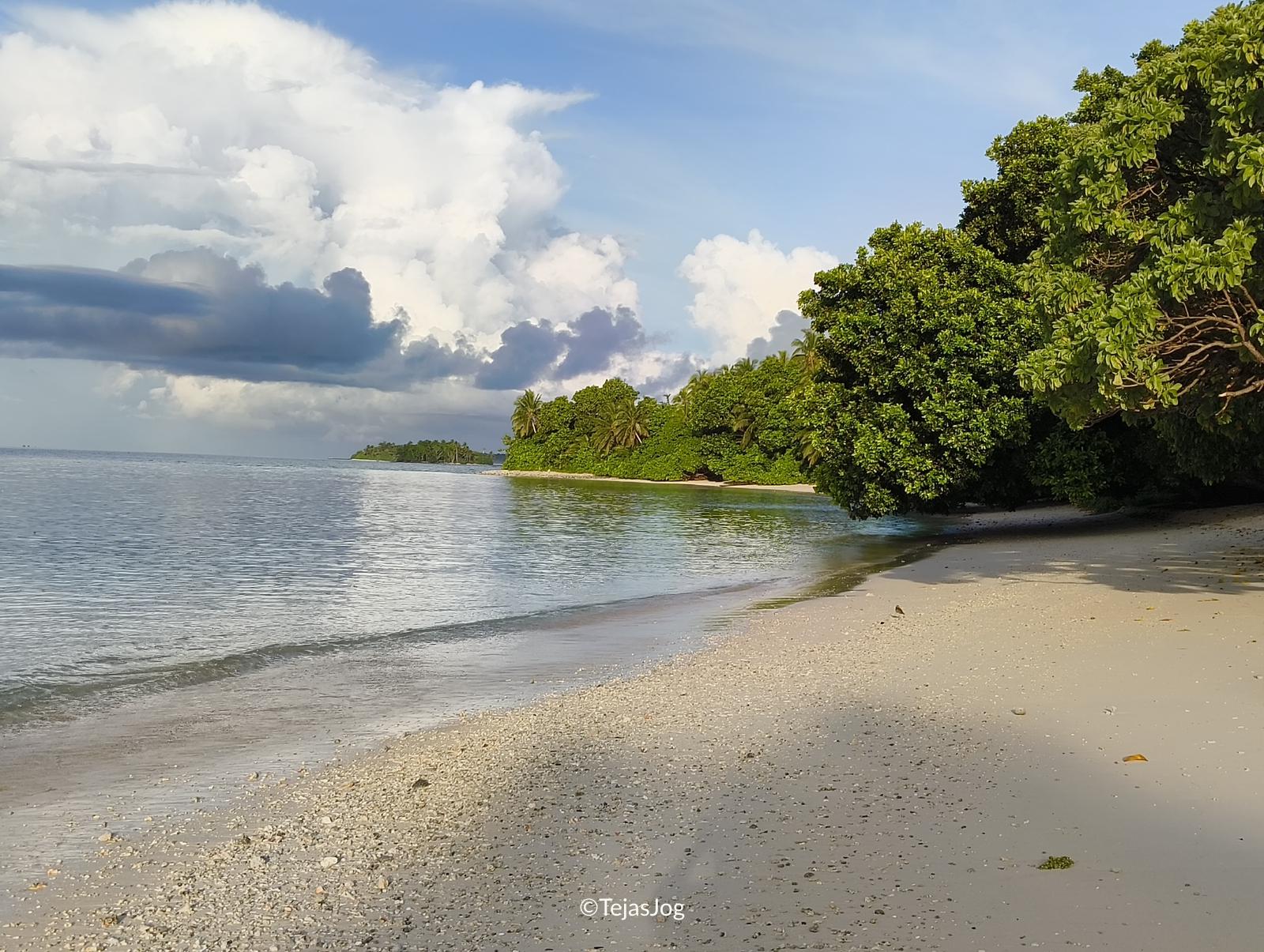 Walk to the western tip of Eneko island Walk to the western tip of Eneko island