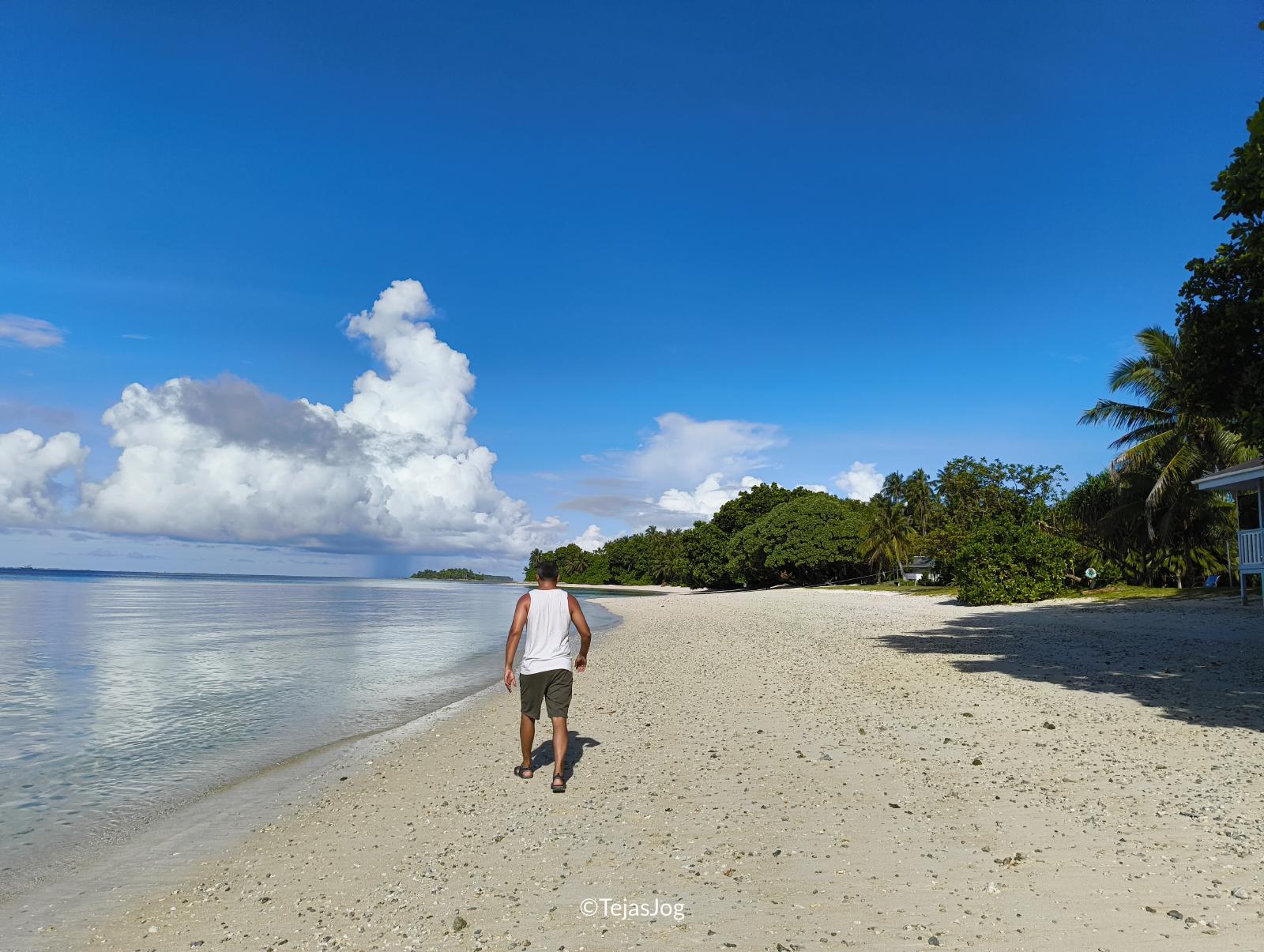 Walk to the western tip of Eneko island Walk to the western tip of Eneko island