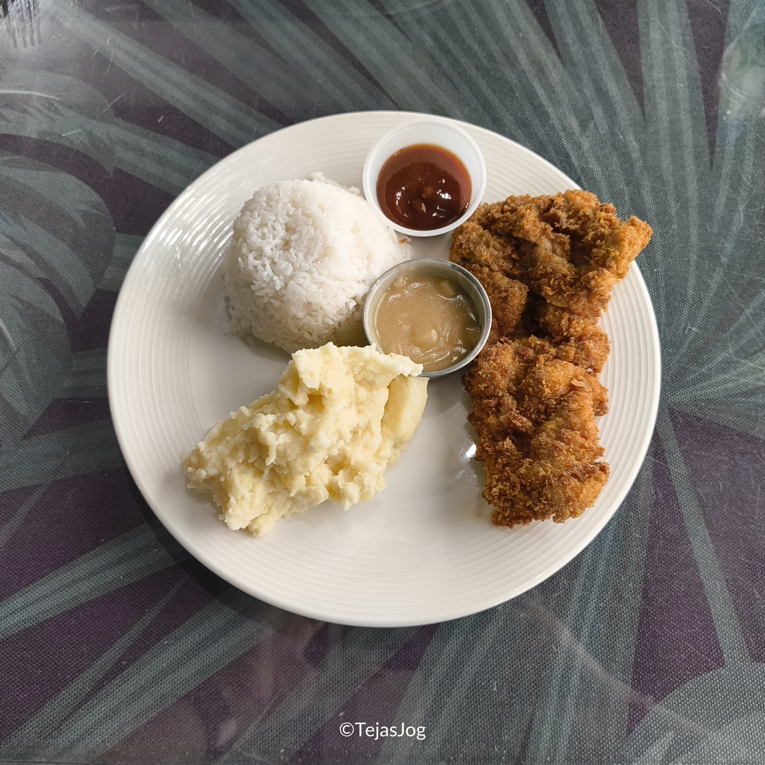 Lunch at the Tide Table Restaurant & Lounge at Hotel Robert Reimers