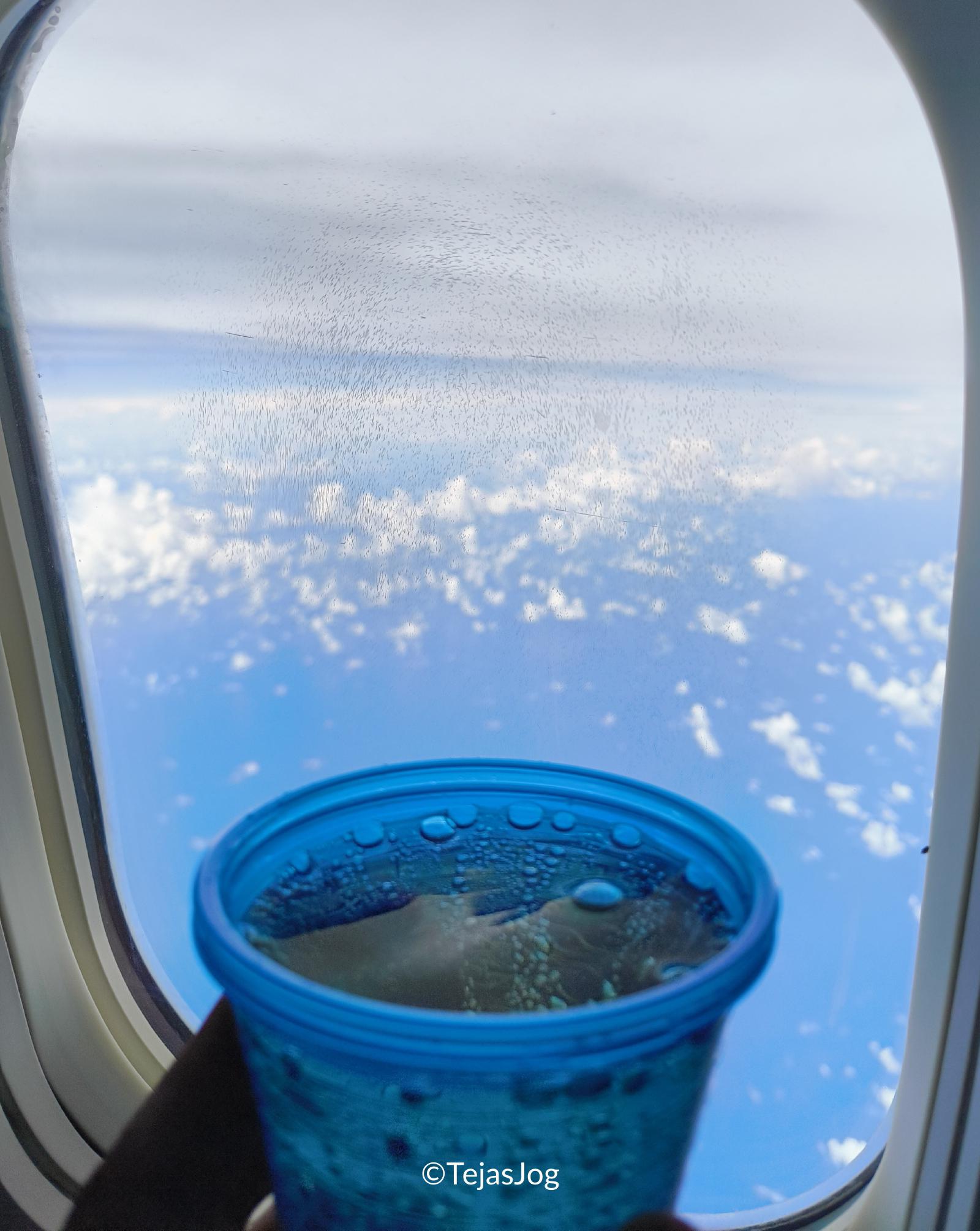 Beverage service on United Airlines 154 Beverage service on United Airlines 154