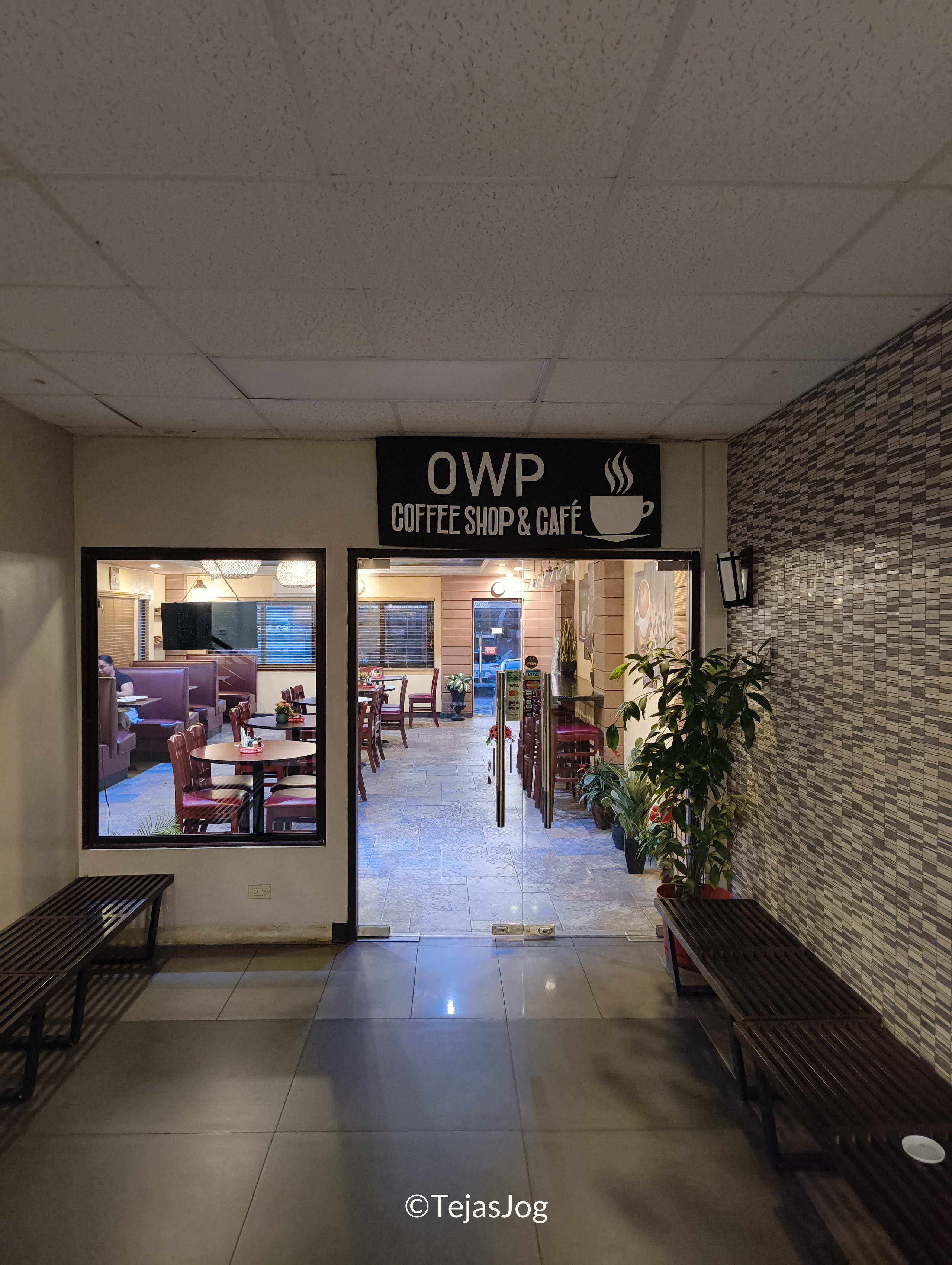 One World Plaza Cafe & Restaurant